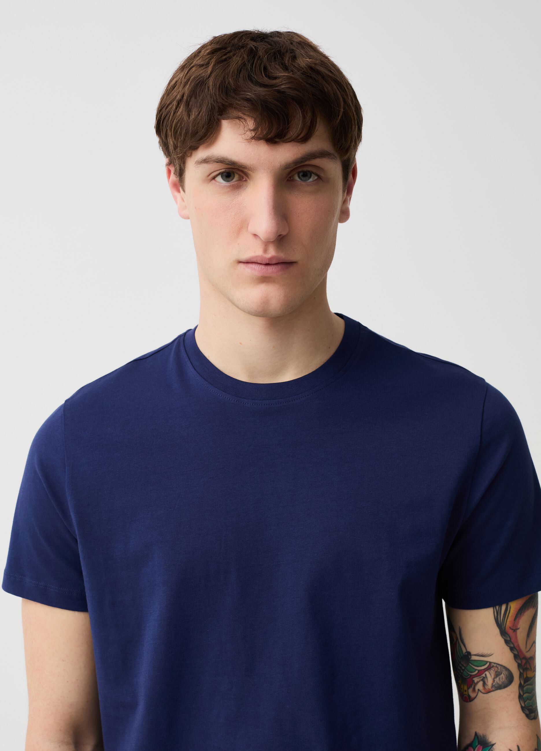 T-shirt in cotone bio con scollo rotondo
