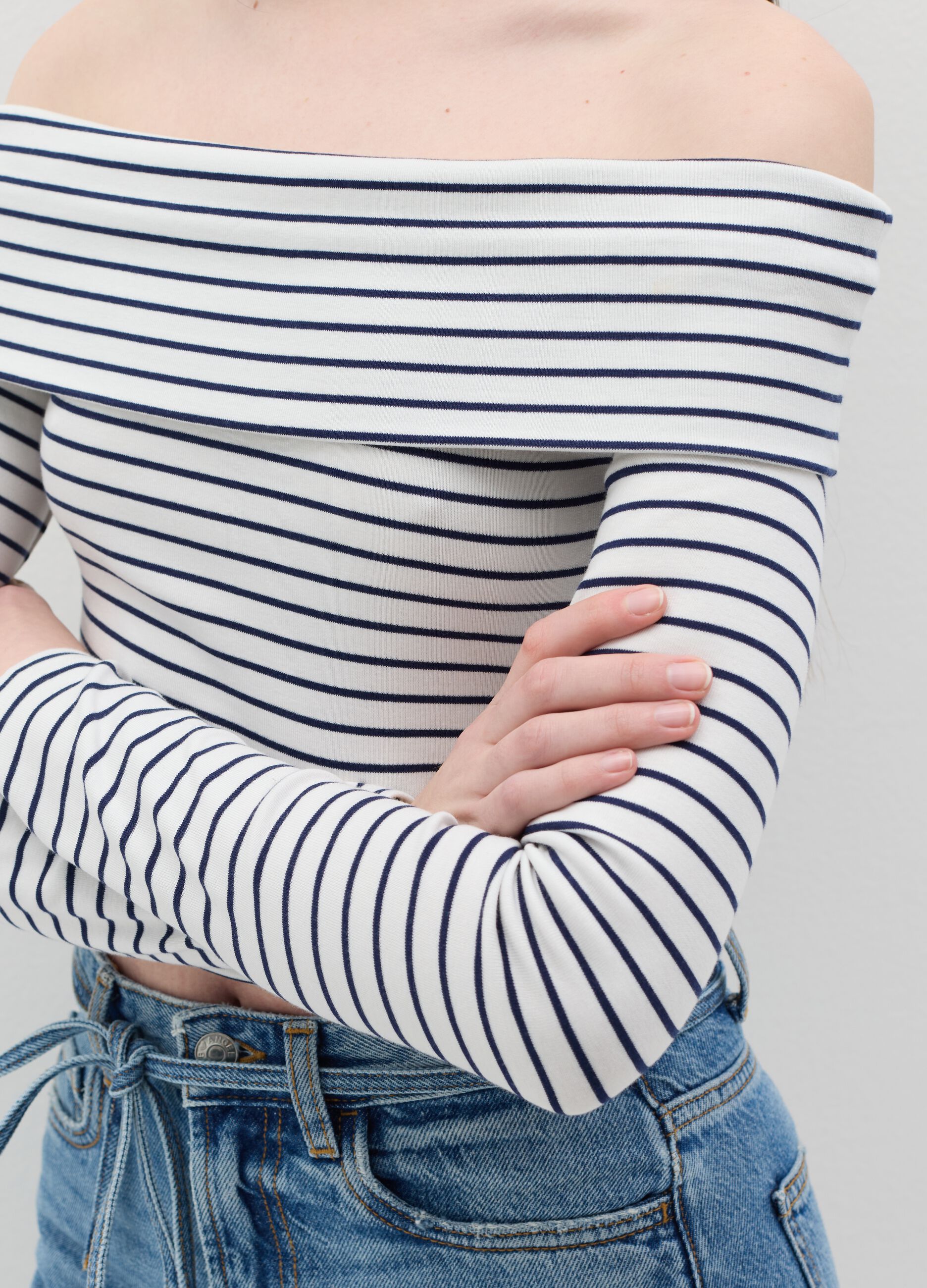 Off-the-shoulder T-shirt