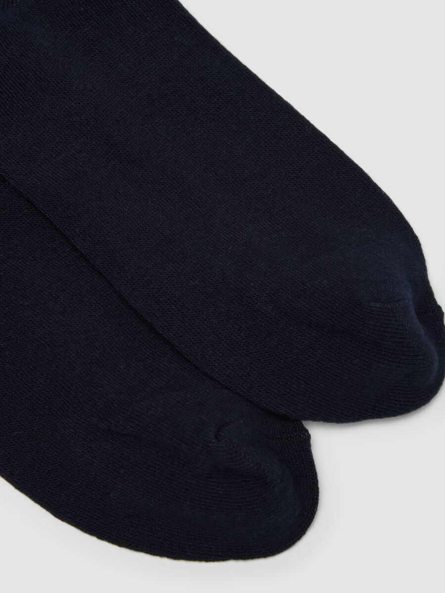 Calze lunghe blu in misto cotone elasticizzato con motivo natalizio_2