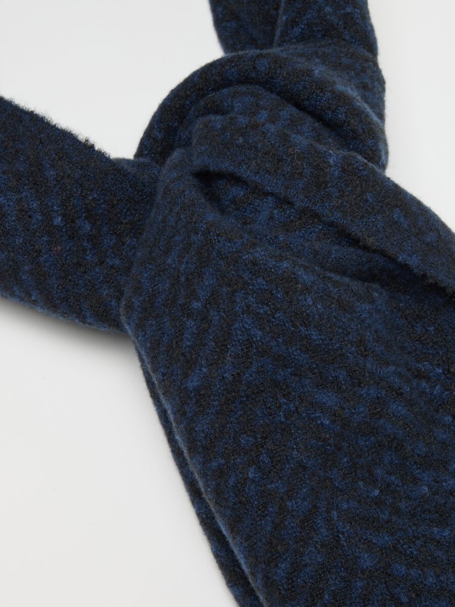 Blue Scarf with Braided Pattern_1