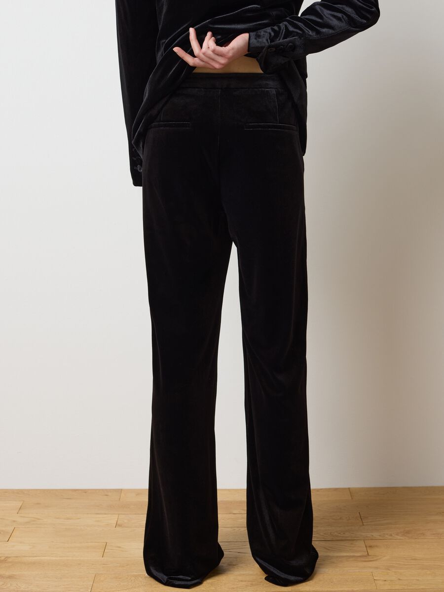 Pantaloni in velluto nero flare fit_2