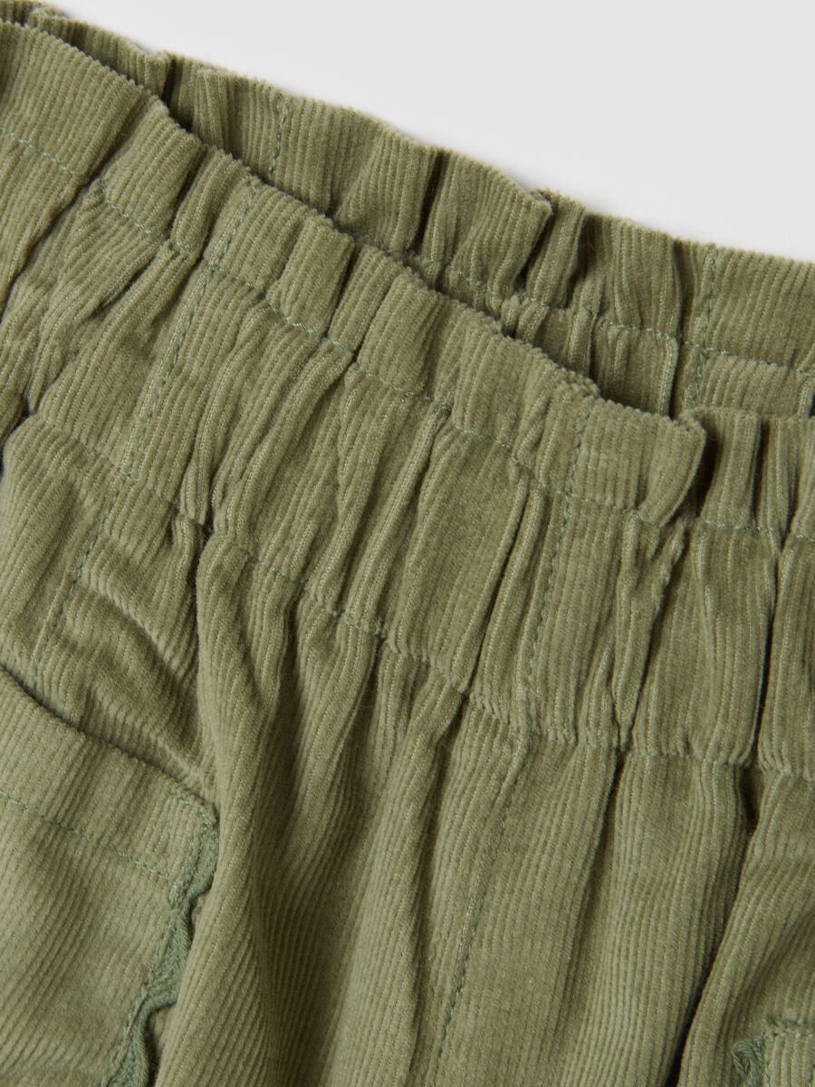 Girls' pure green cotton baggy shorts with embroidery_3
