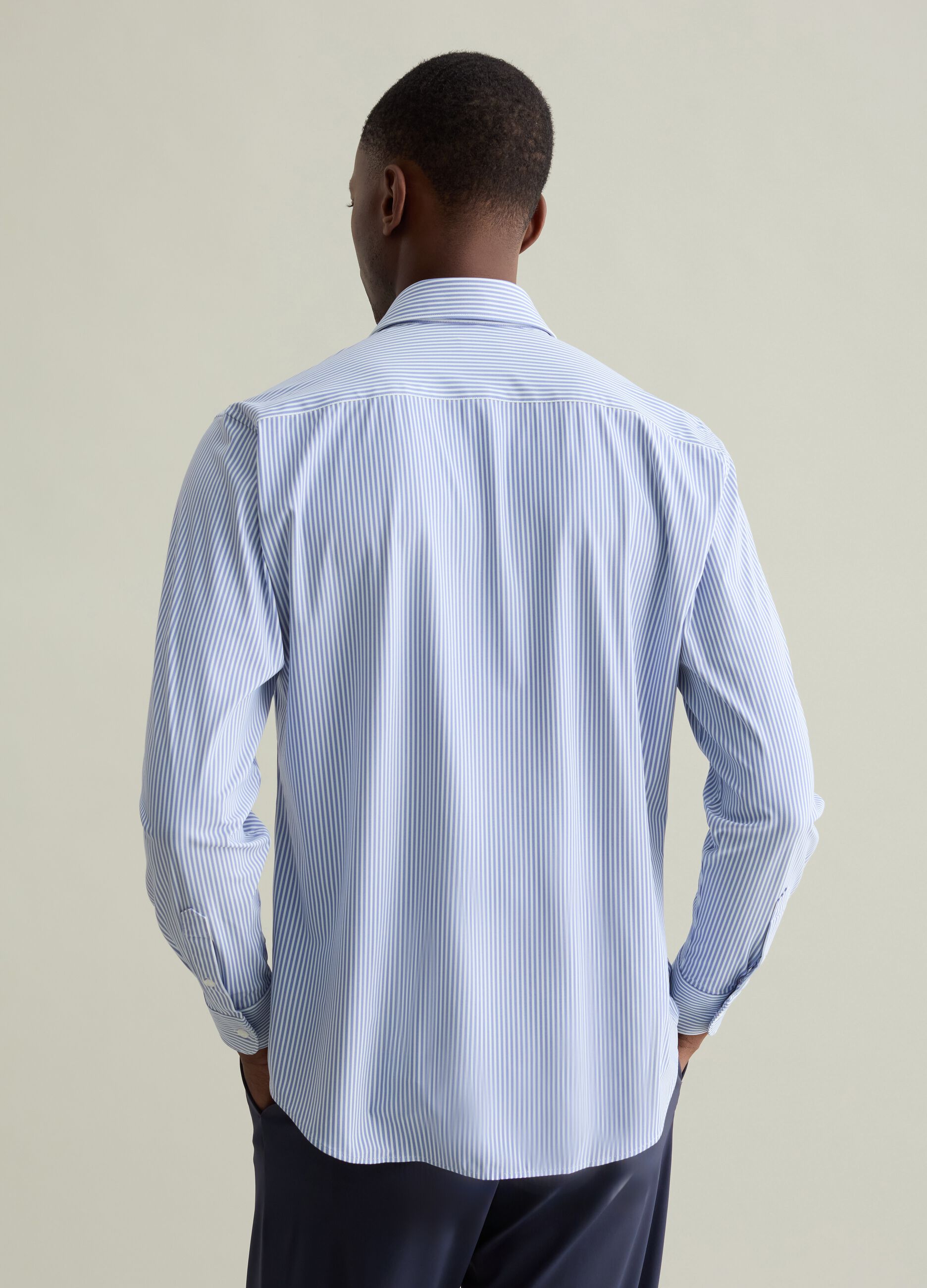 Camicia regular fit in tessuto tecnico a righe