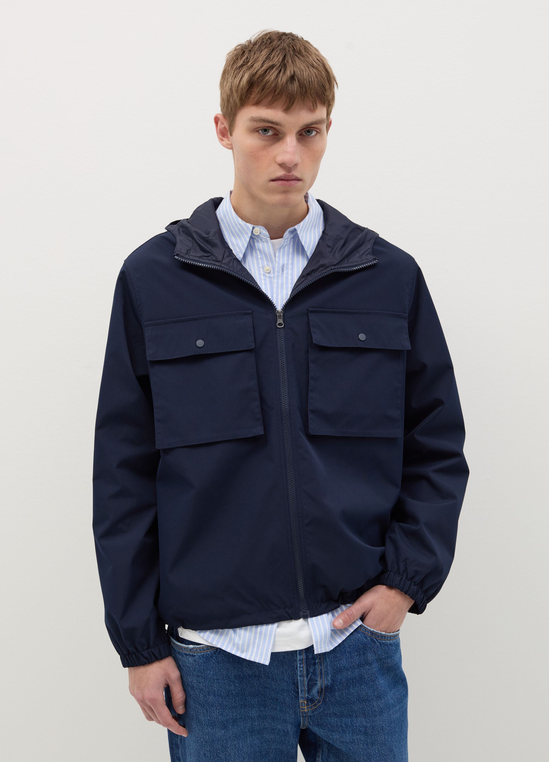 Giacca corta con cappuccio full-zip