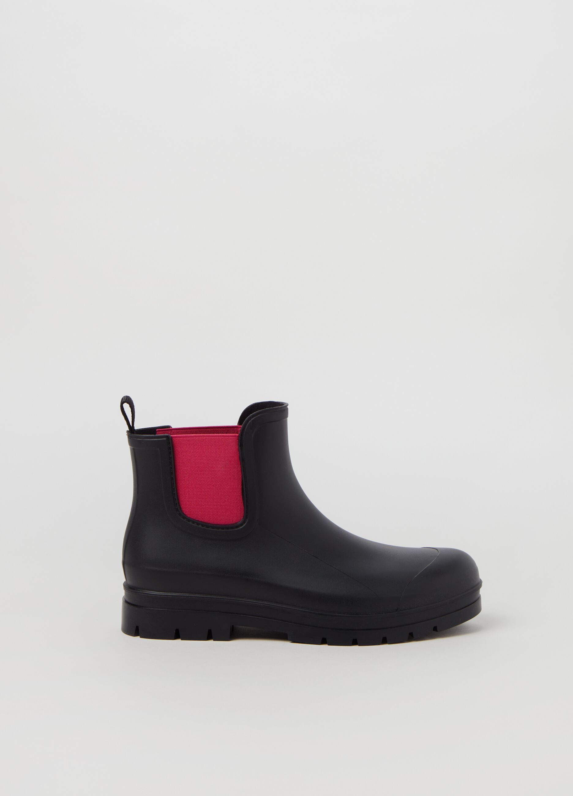 Waterproof boots with contrasting colour bands