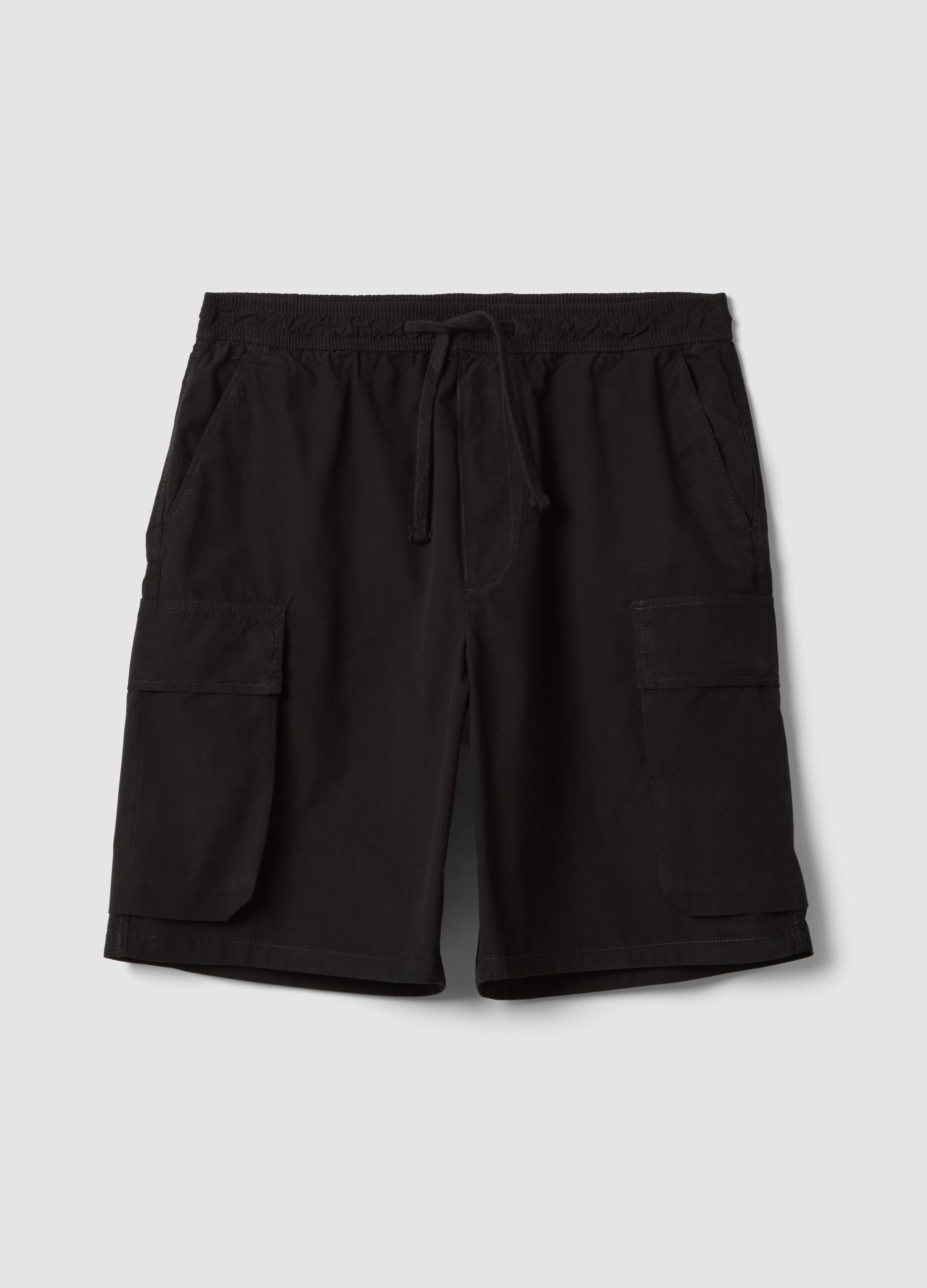 Black cotton cargo Bermuda shorts &ndash; baggy fit