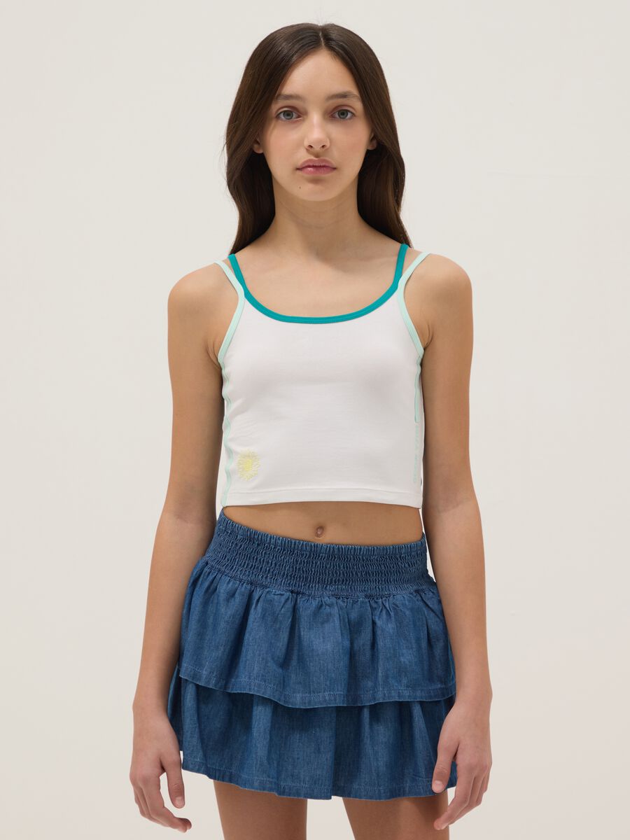 Tank top fitted in cotone elasticizzato bianco da ragazza con fiore_0