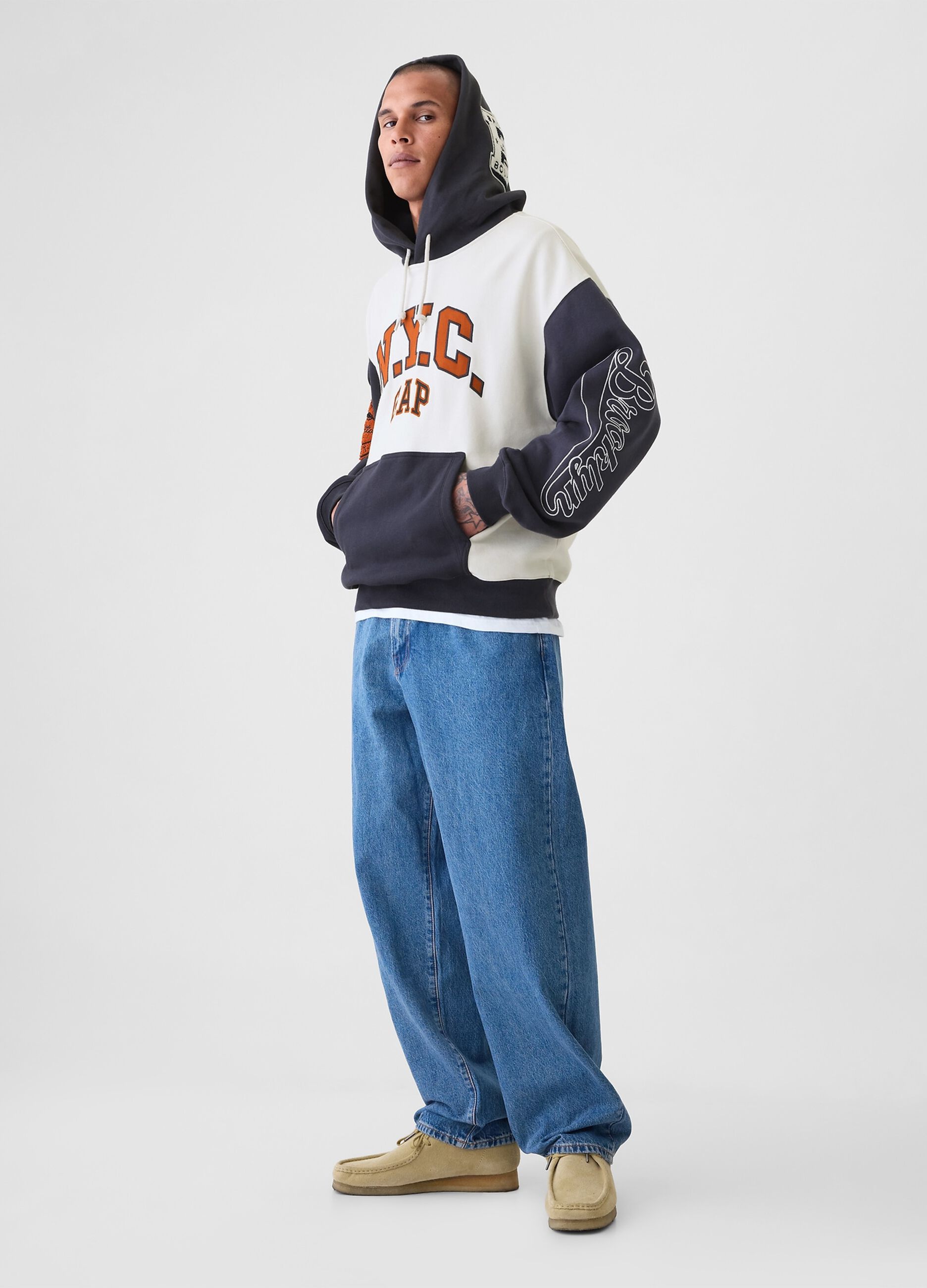 Colourblock sweatshirt with basketball motif and hood