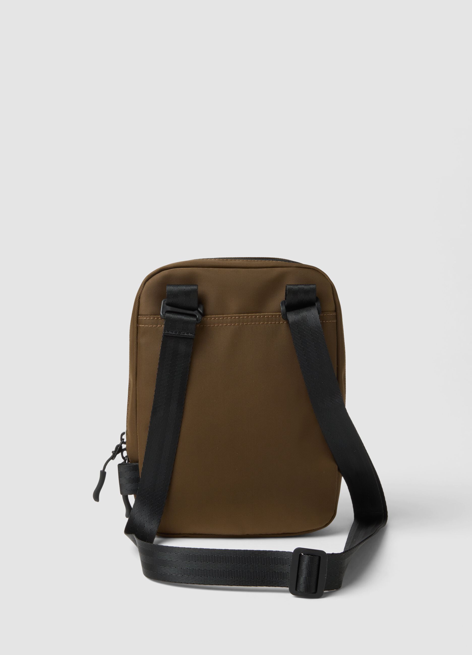 Brown water-repellent crossbody pouch with zip
