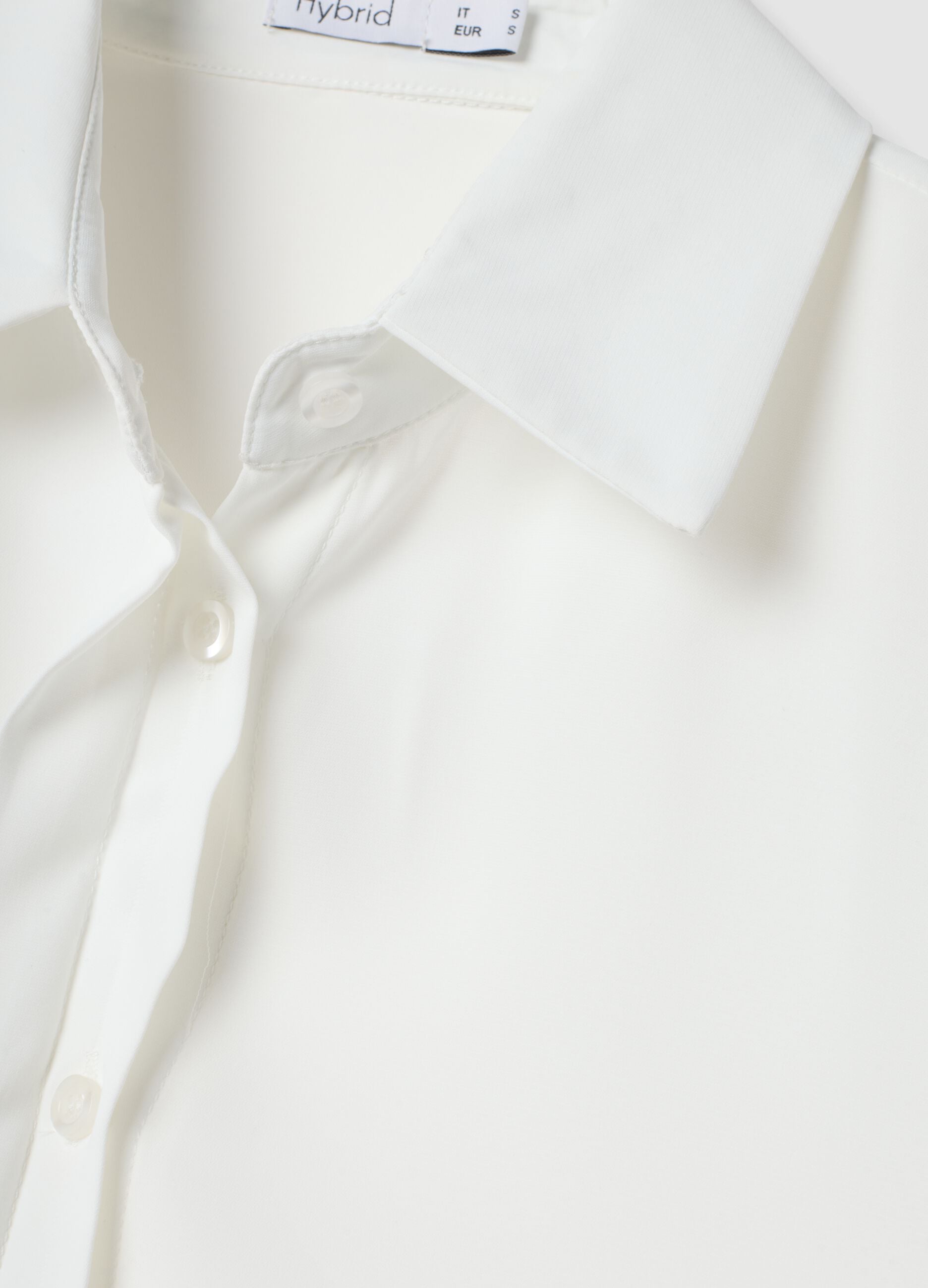White regular-fit shirt with classic collar
