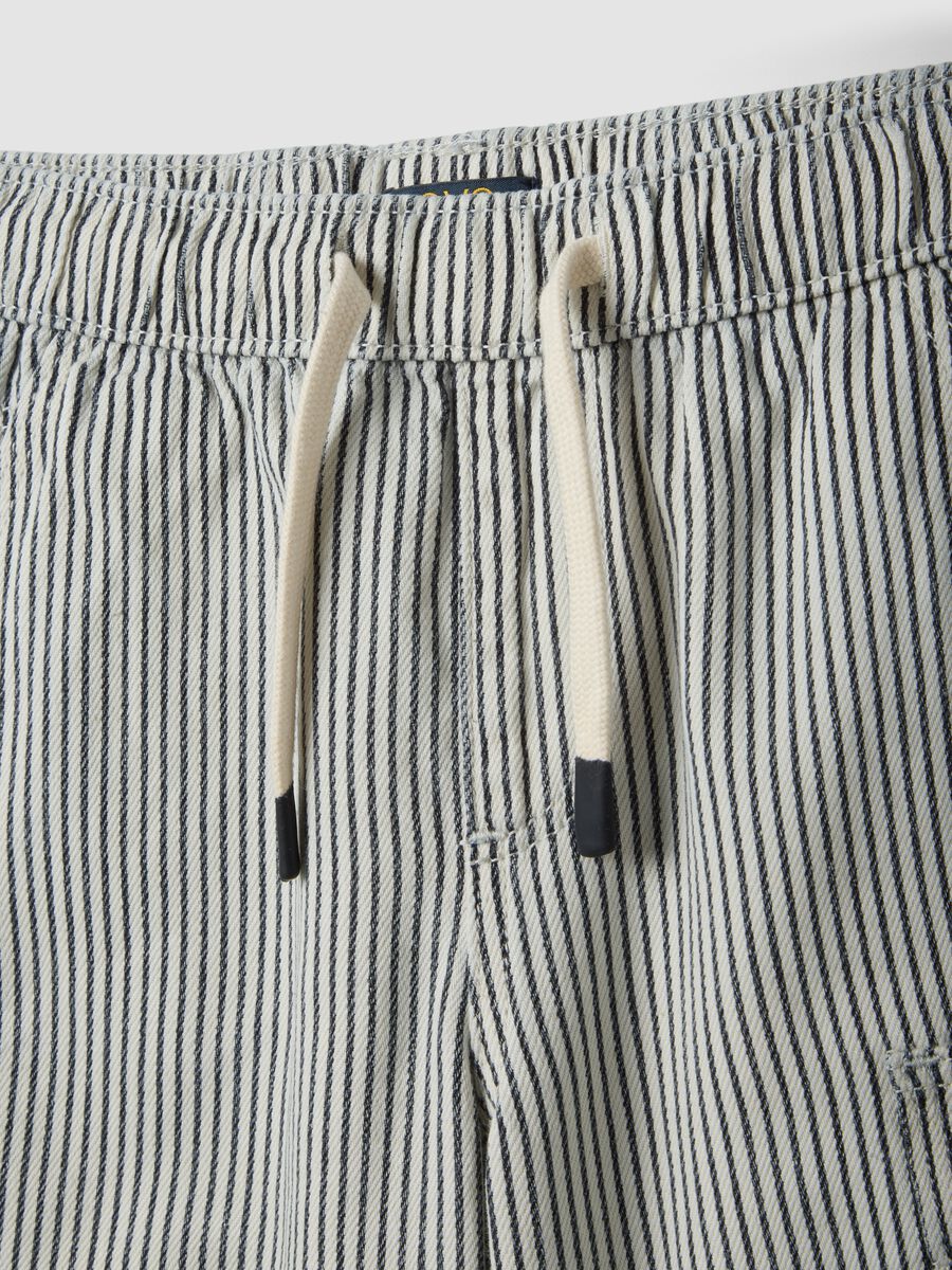 Boys&rsquo; regular-fit pure cotton multicolour striped cargo shorts_3