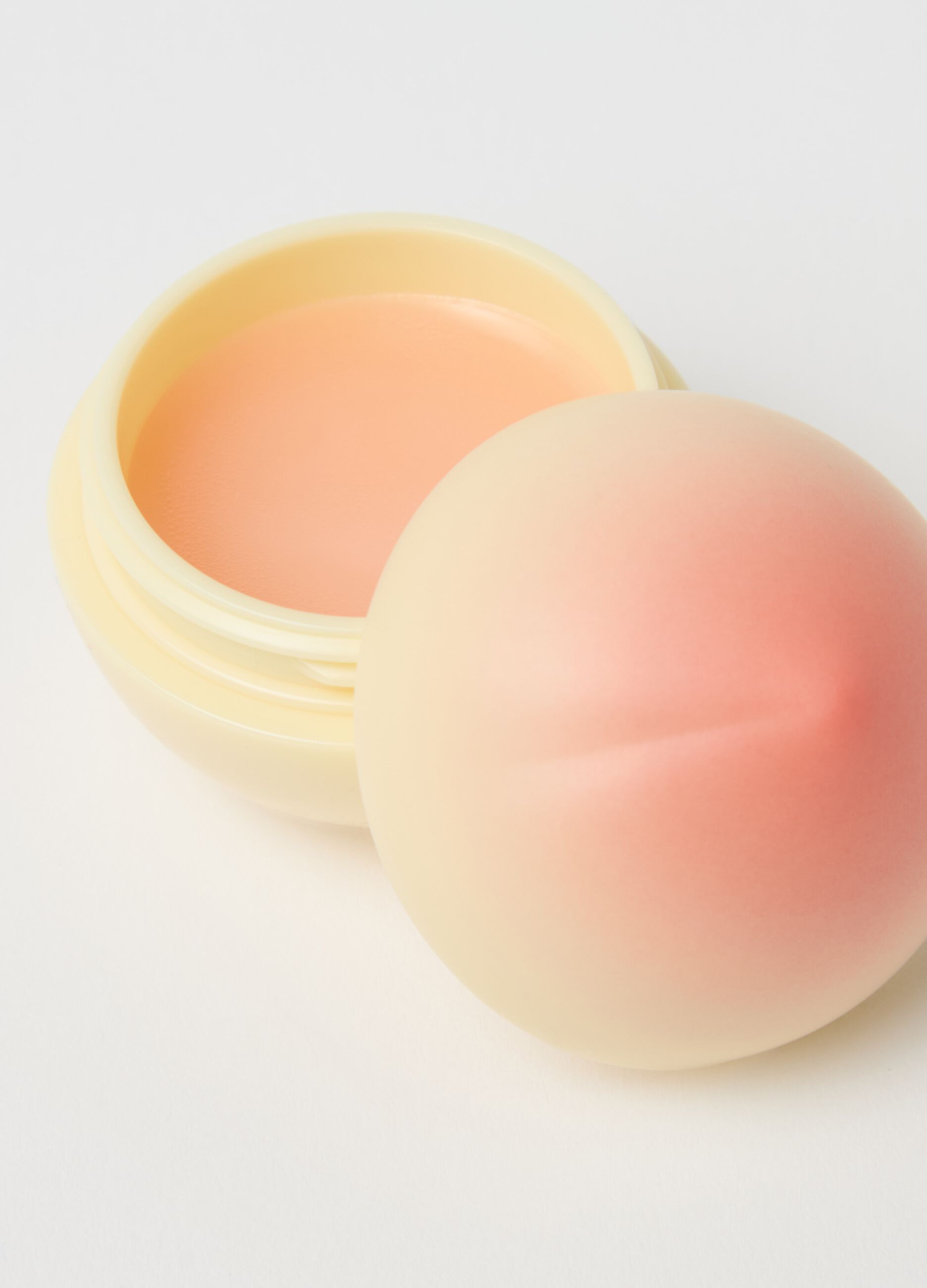 Peach lip balm with a moisturising and soothing effect - Korean skincare