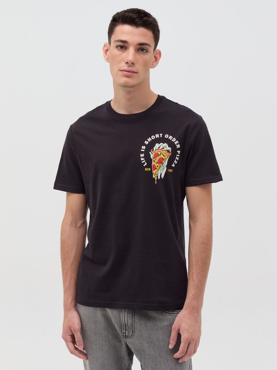 T-shirt with “Life is Short Order Pizza” print_0