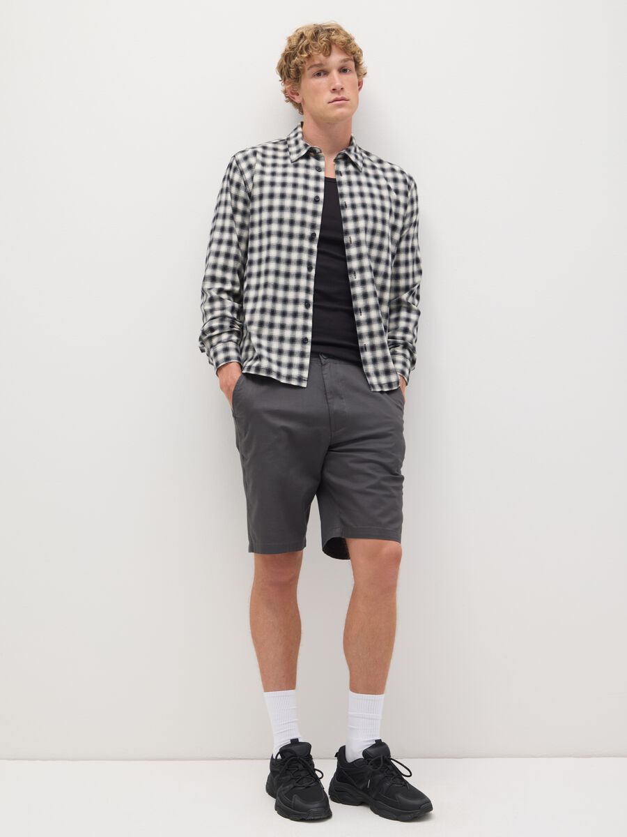 Men’s black cotton-blend relaxed fit shorts_0