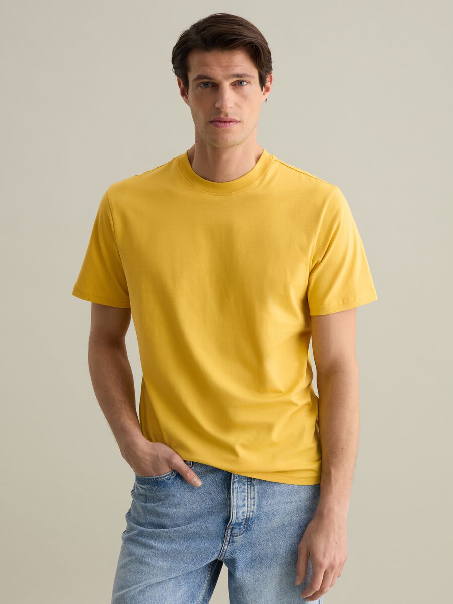 Plain cotton T-shirt with round neck._0