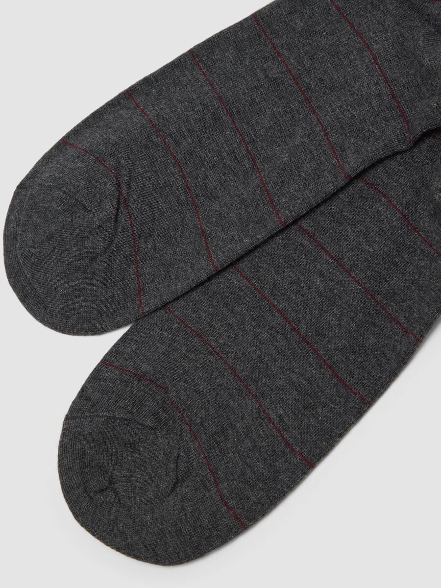 Men&rsquo;s grey marl long socks in stretch cotton_2