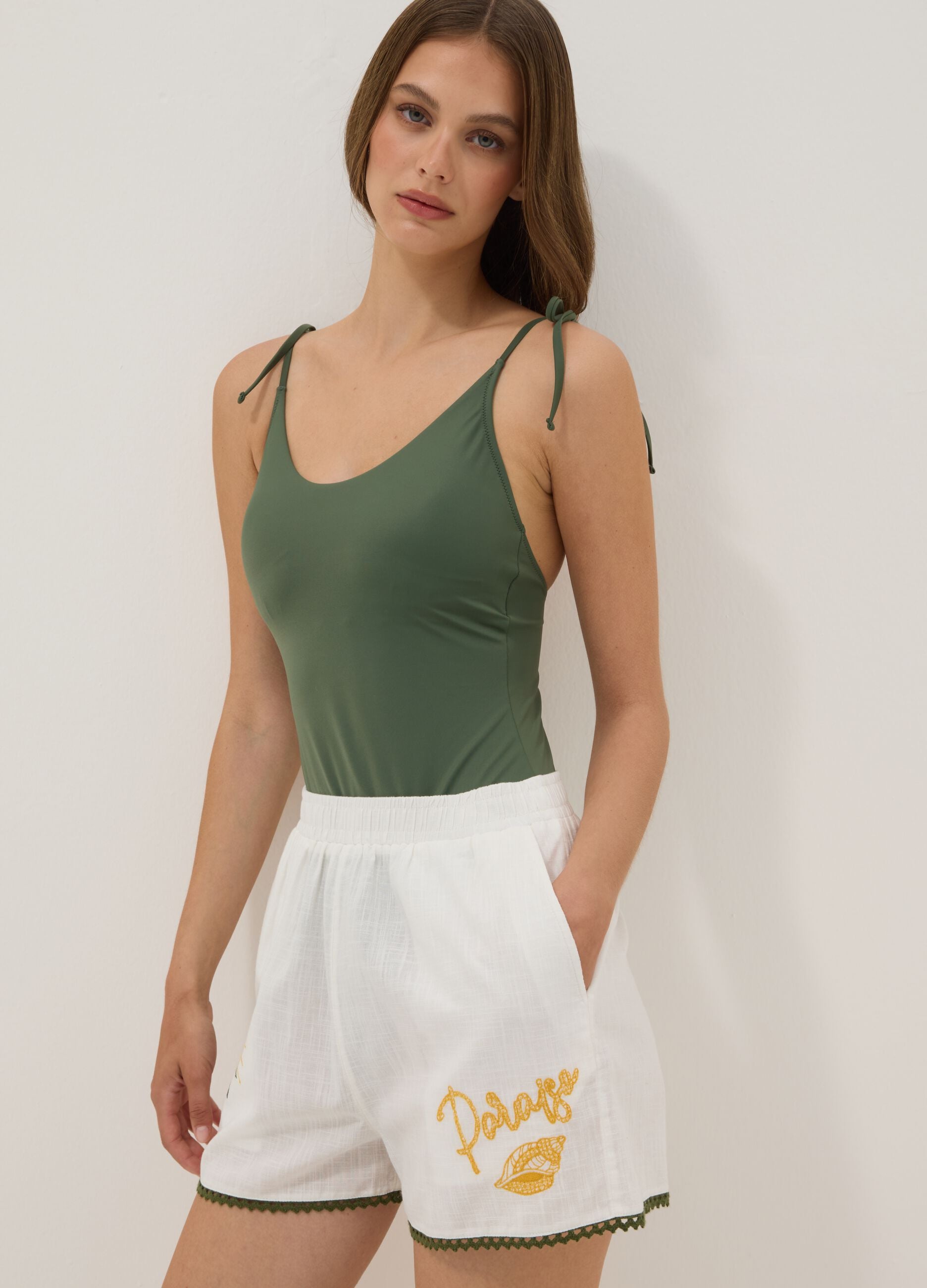White pure cotton beach shorts with embroidery