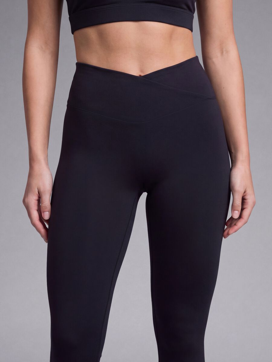 Leggings slim neri in tessuto elasticizzato a vita regular ALTAVIA STUDIO_3