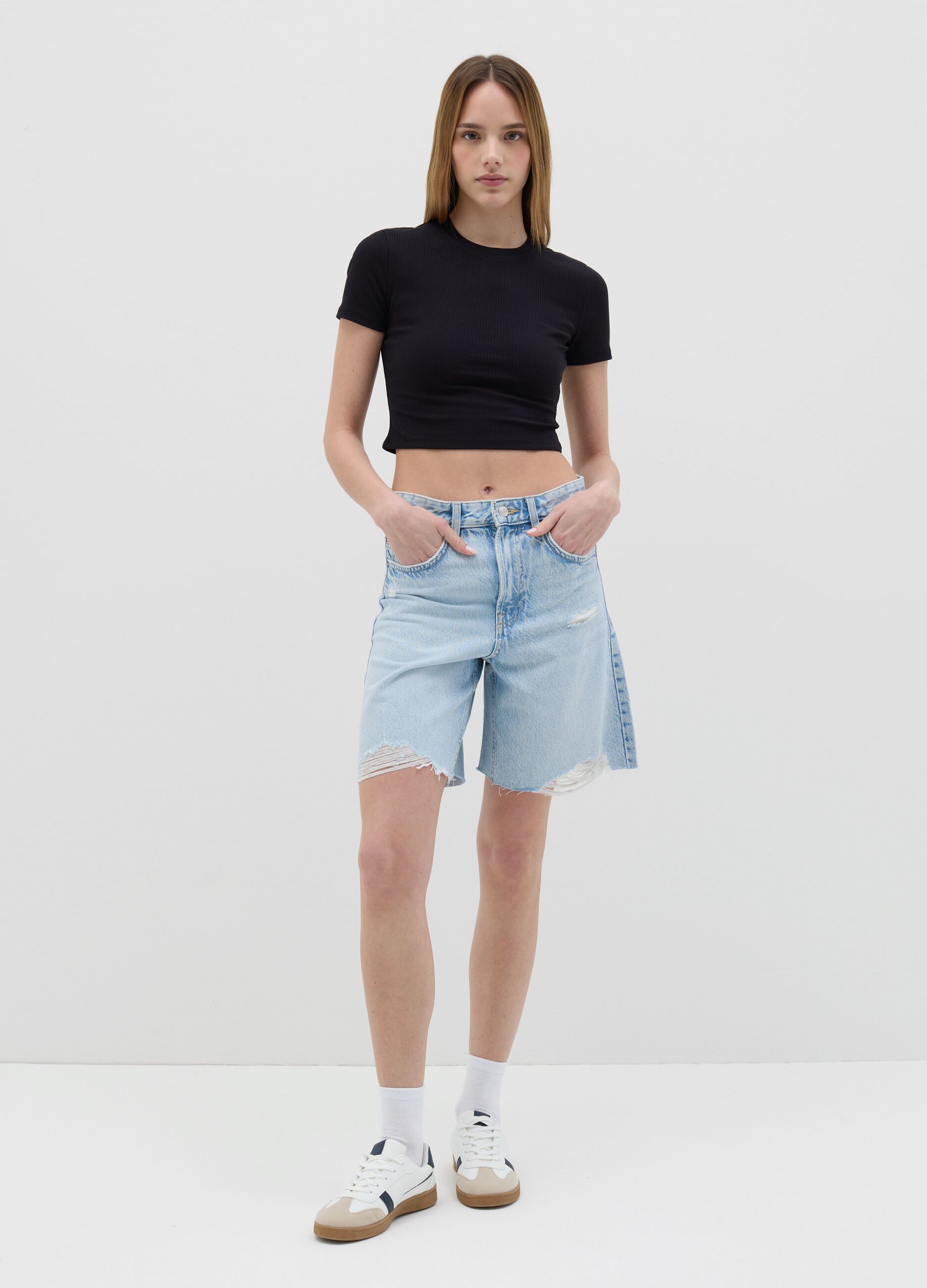 Women’s black fitted T-shirt in stretch cotton