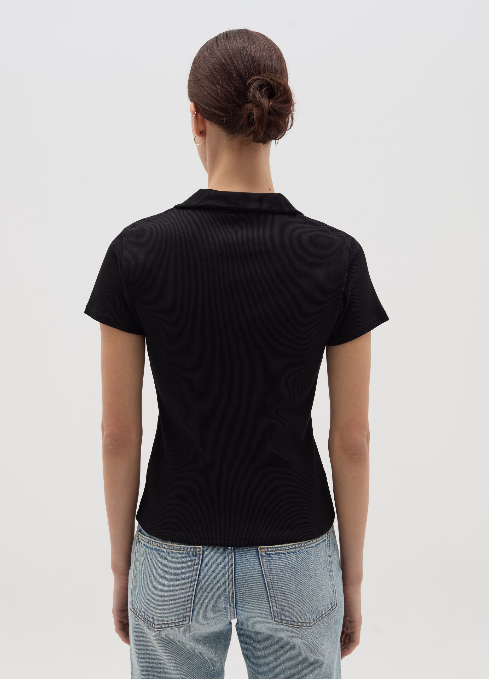 T-shirt with polo neck