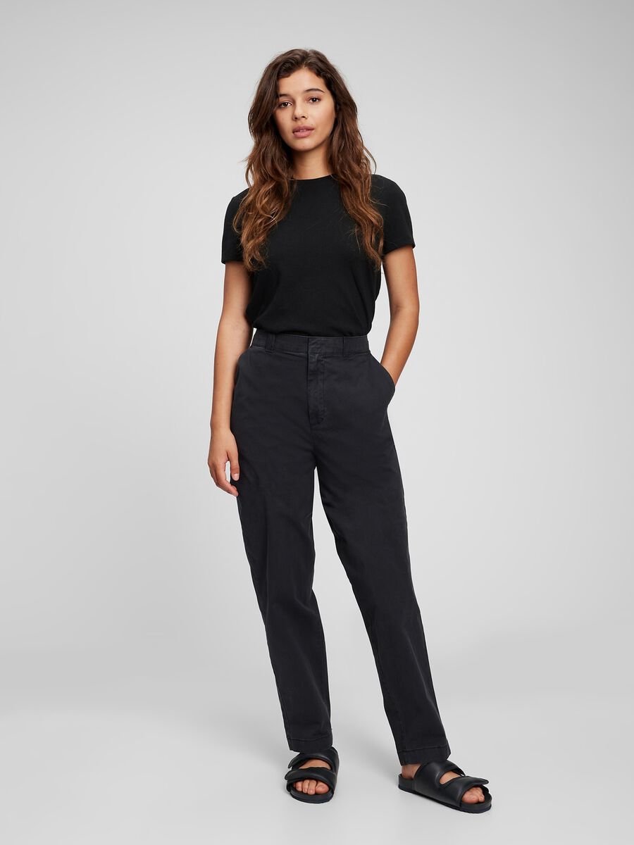 Straight-fit chino trousers in stretch cotton_0