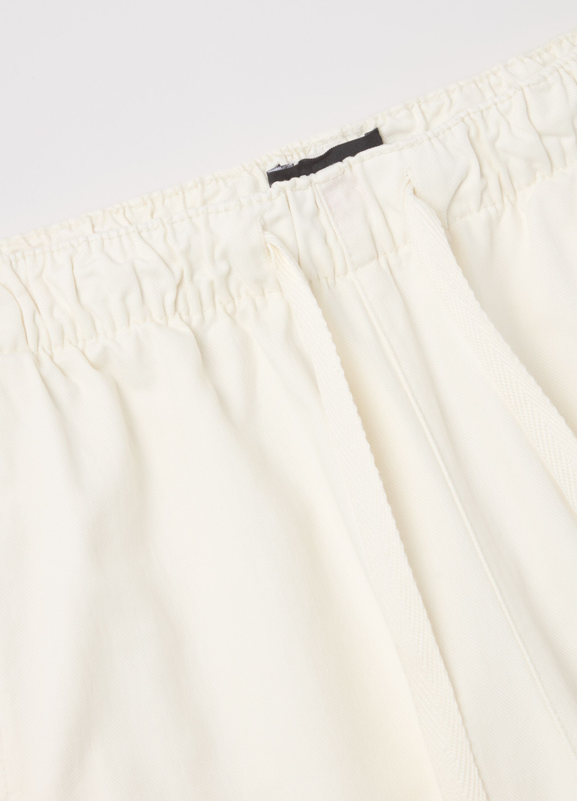 Pantalone a gamba larga in cotone stretch