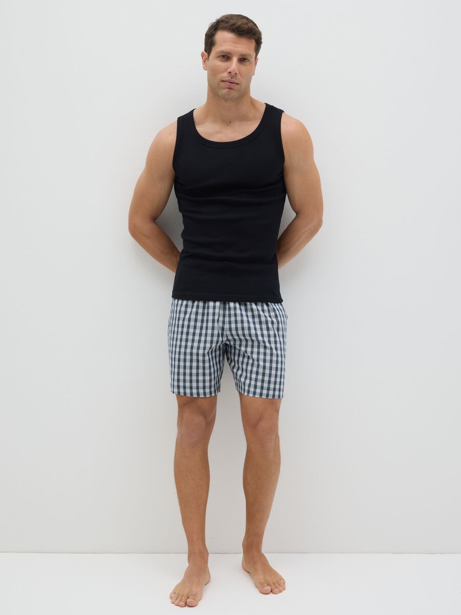 Black vest with round ribbed neck_0