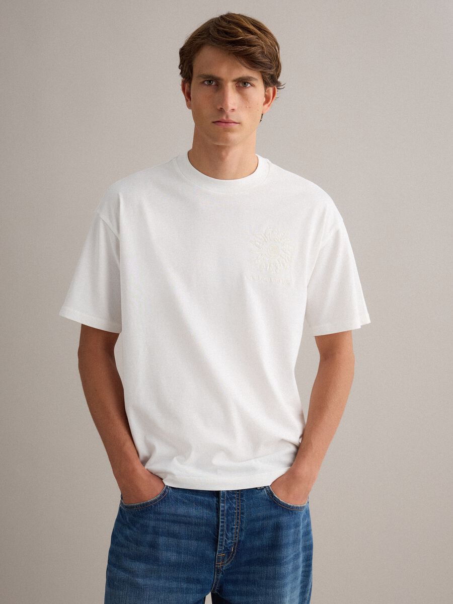 T-shirt in puro cotone bianca relaxed fit con ricamo_1