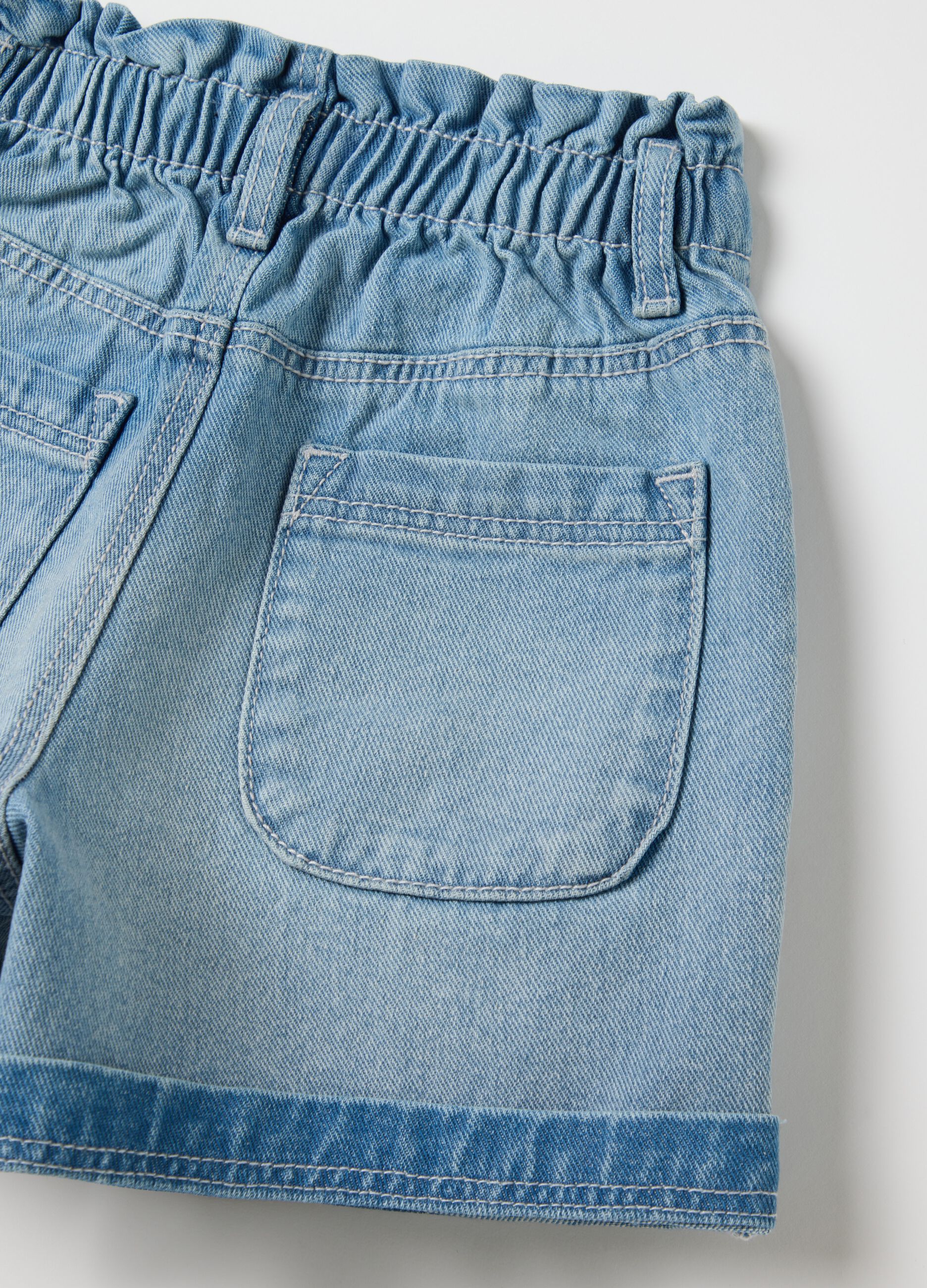 Denim shorts in cotton with sweets print