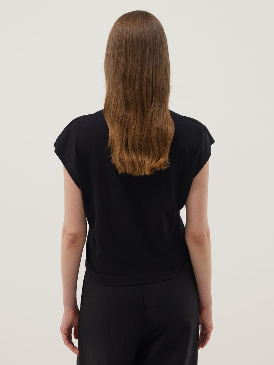 T-shirt blu in puro cotone con scollo a V regular fit_3