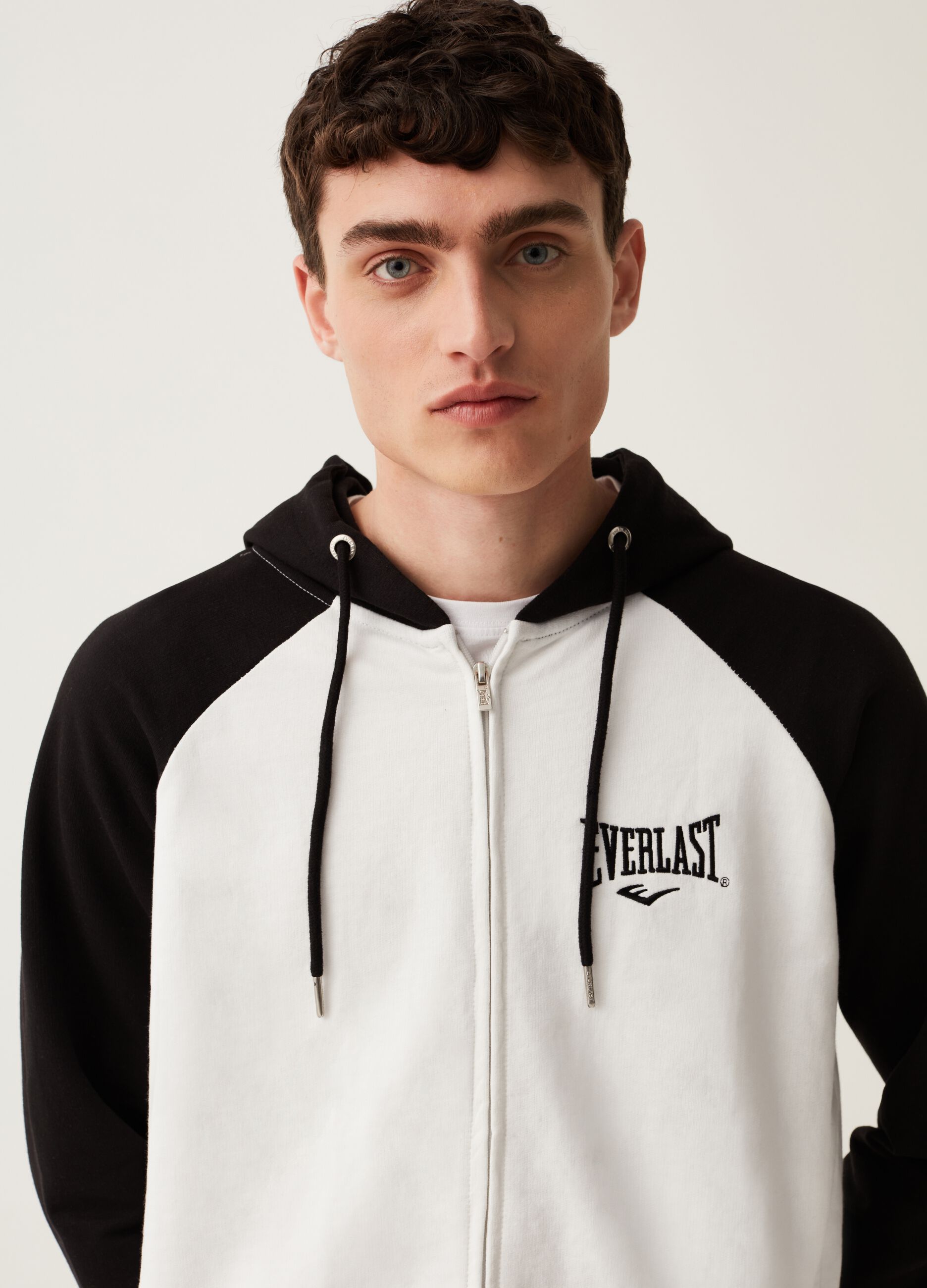 Hoodie with Everlast embroidery
