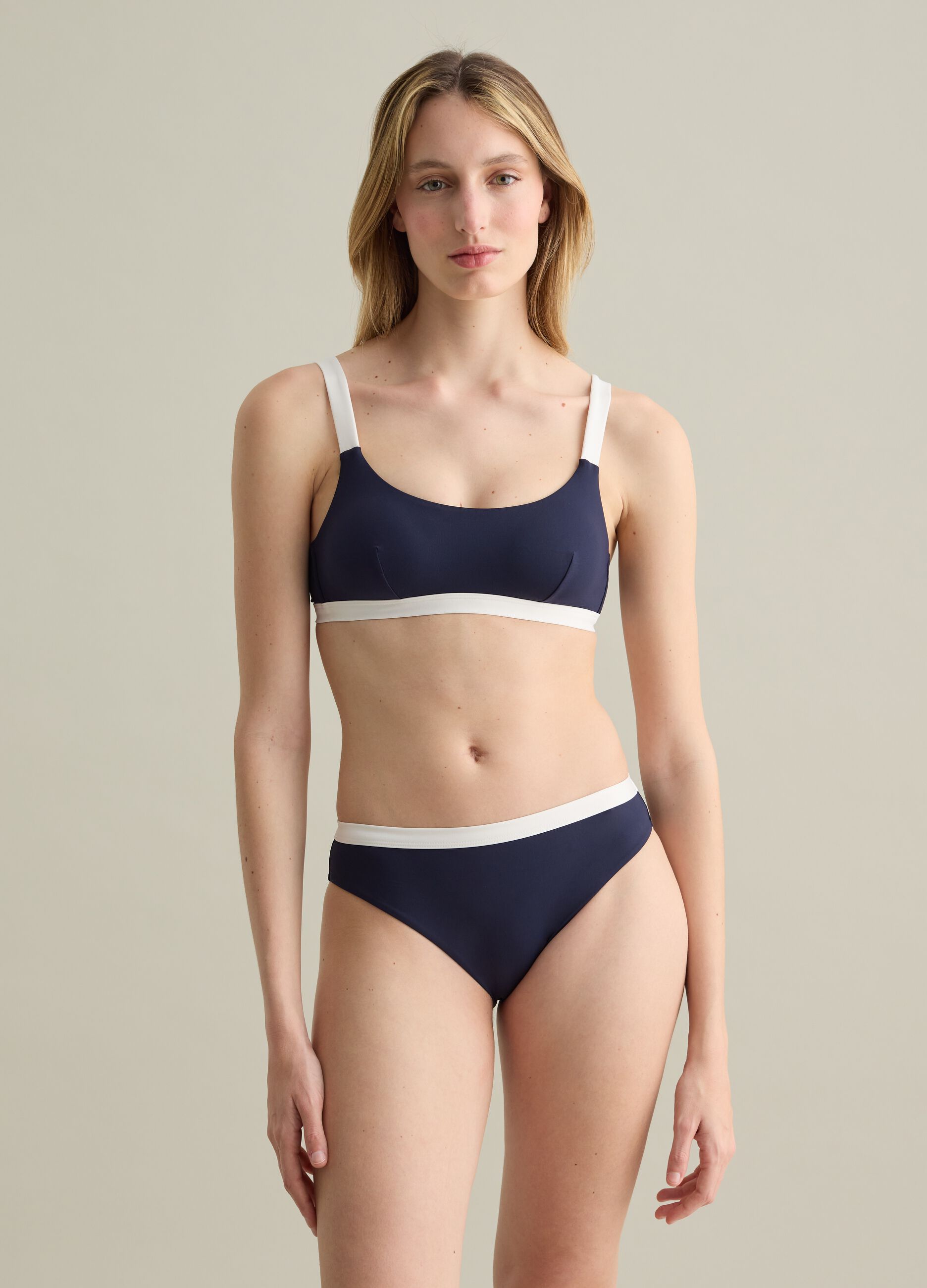Women’s bikini top in multicoloured stretch fabric