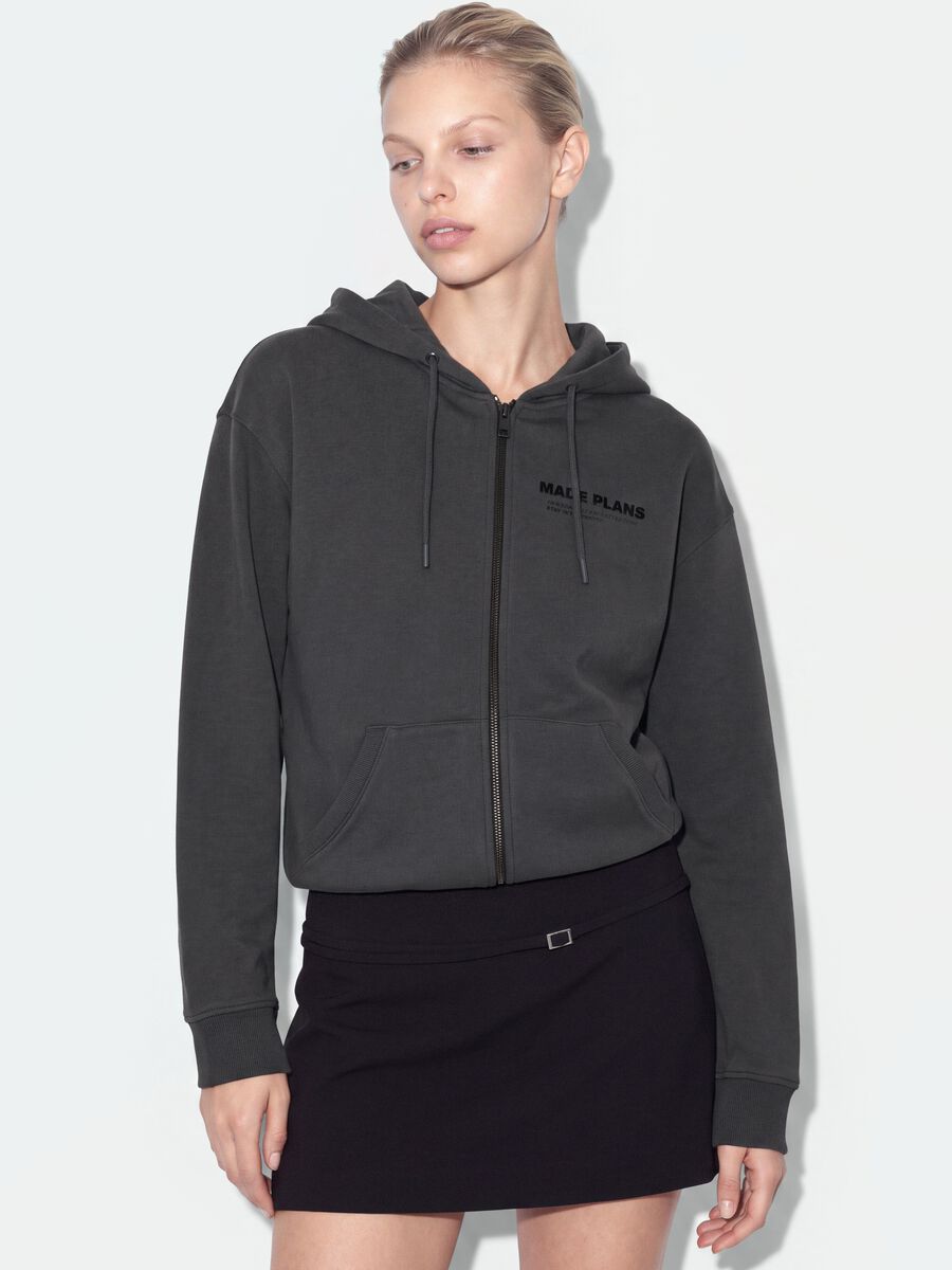 Felpa grigia in misto cotone con cappuccio e scritta relaxed fit_0