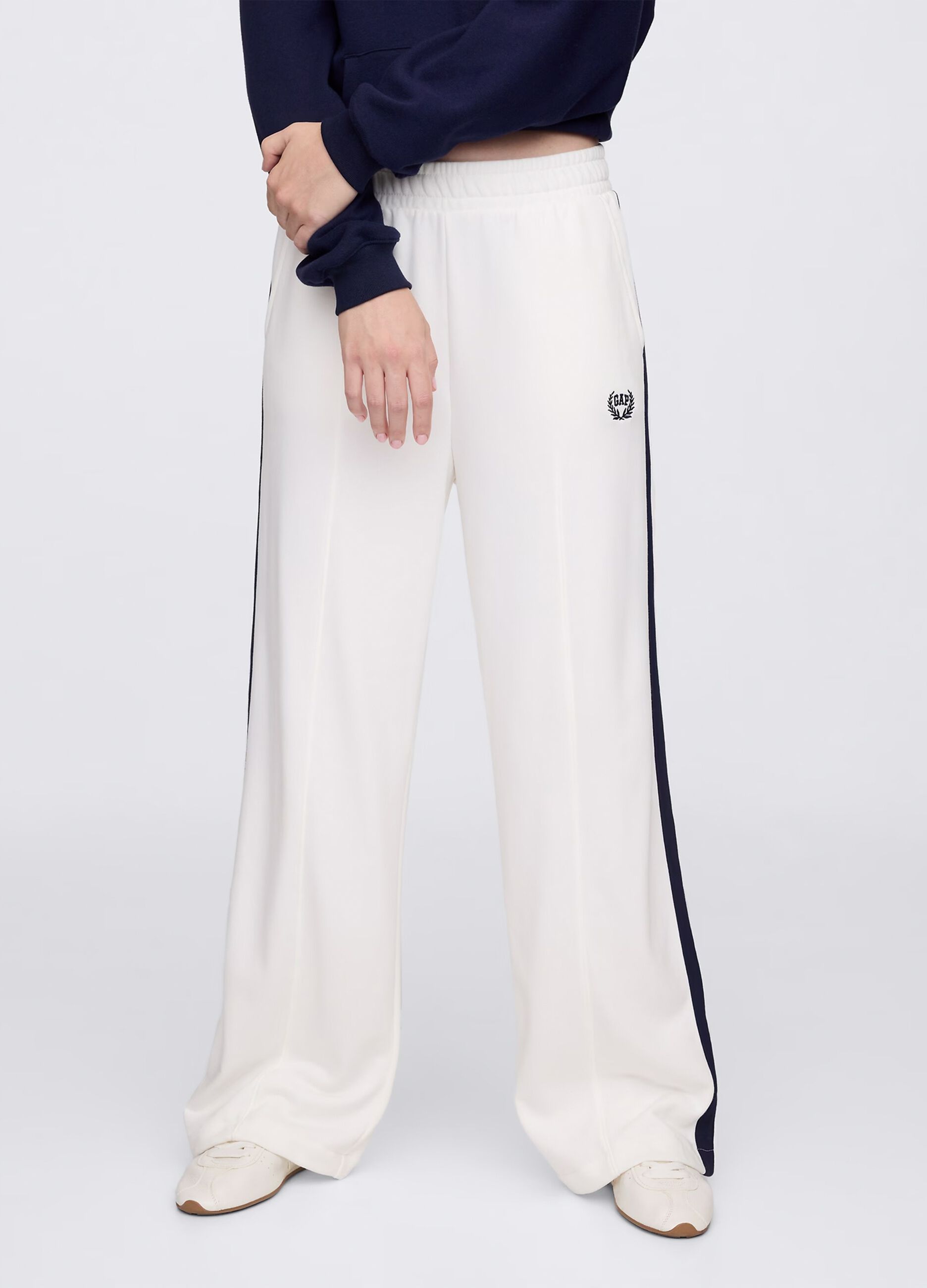 White trousers in cotton blend