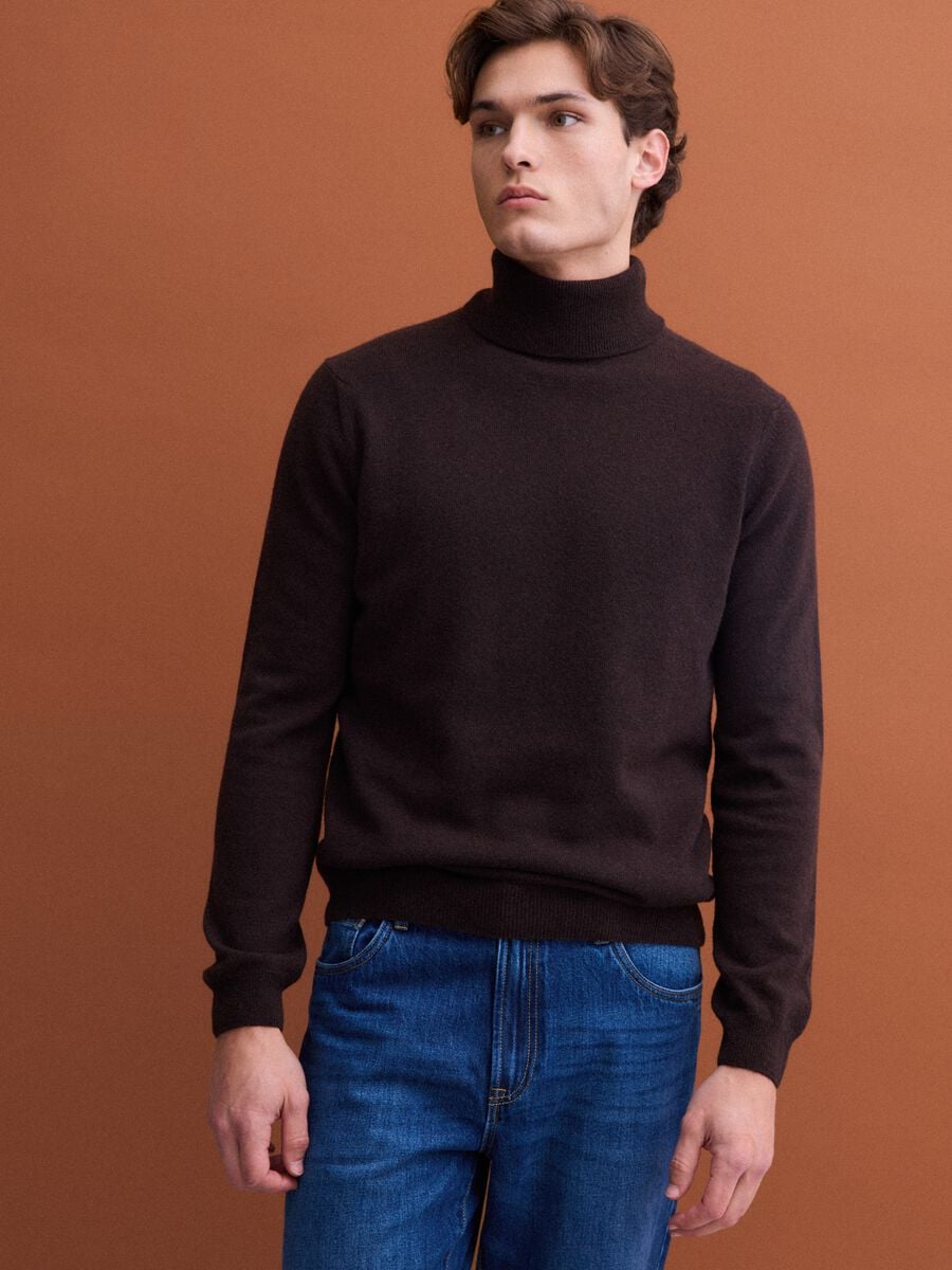 Maglia marrone dolcevita in pura lana di agnello_1