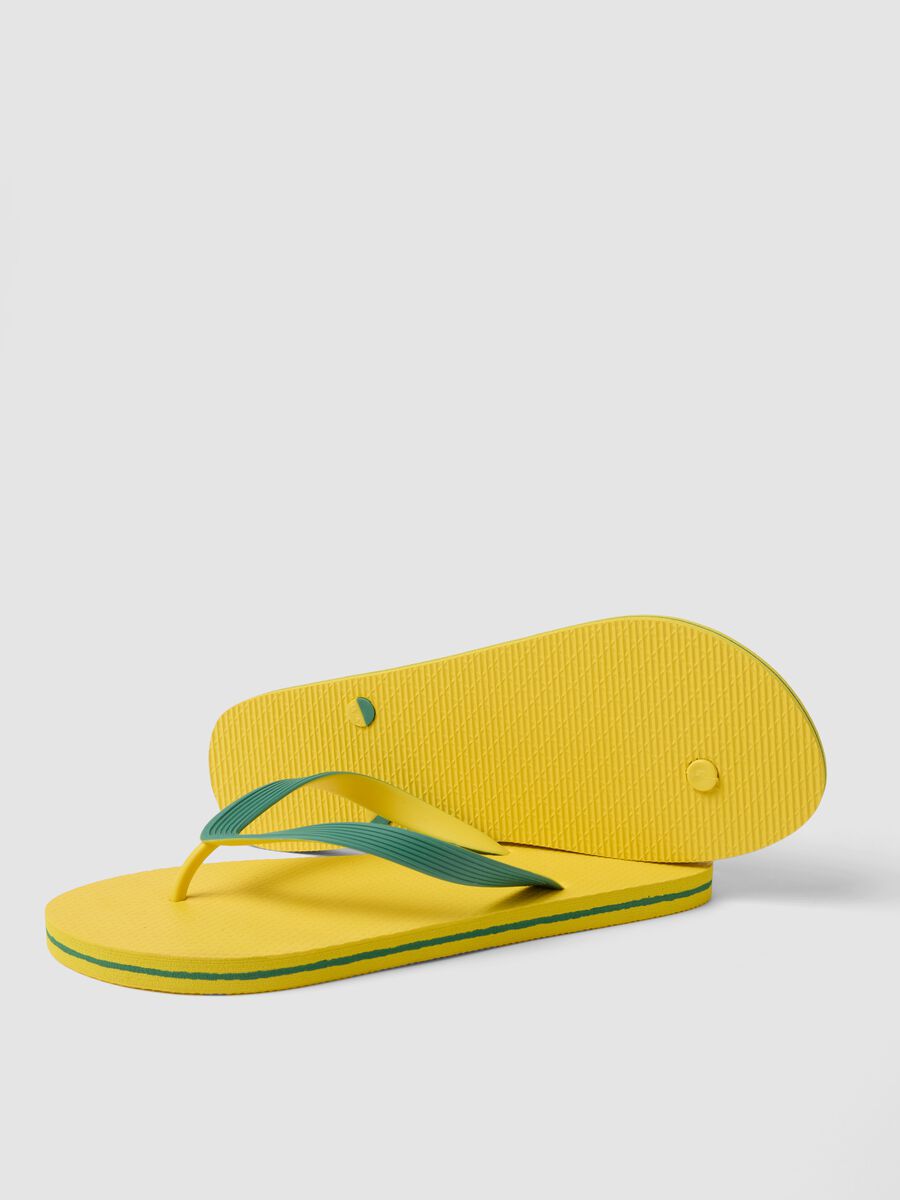 Yellow beach flip-flops_1