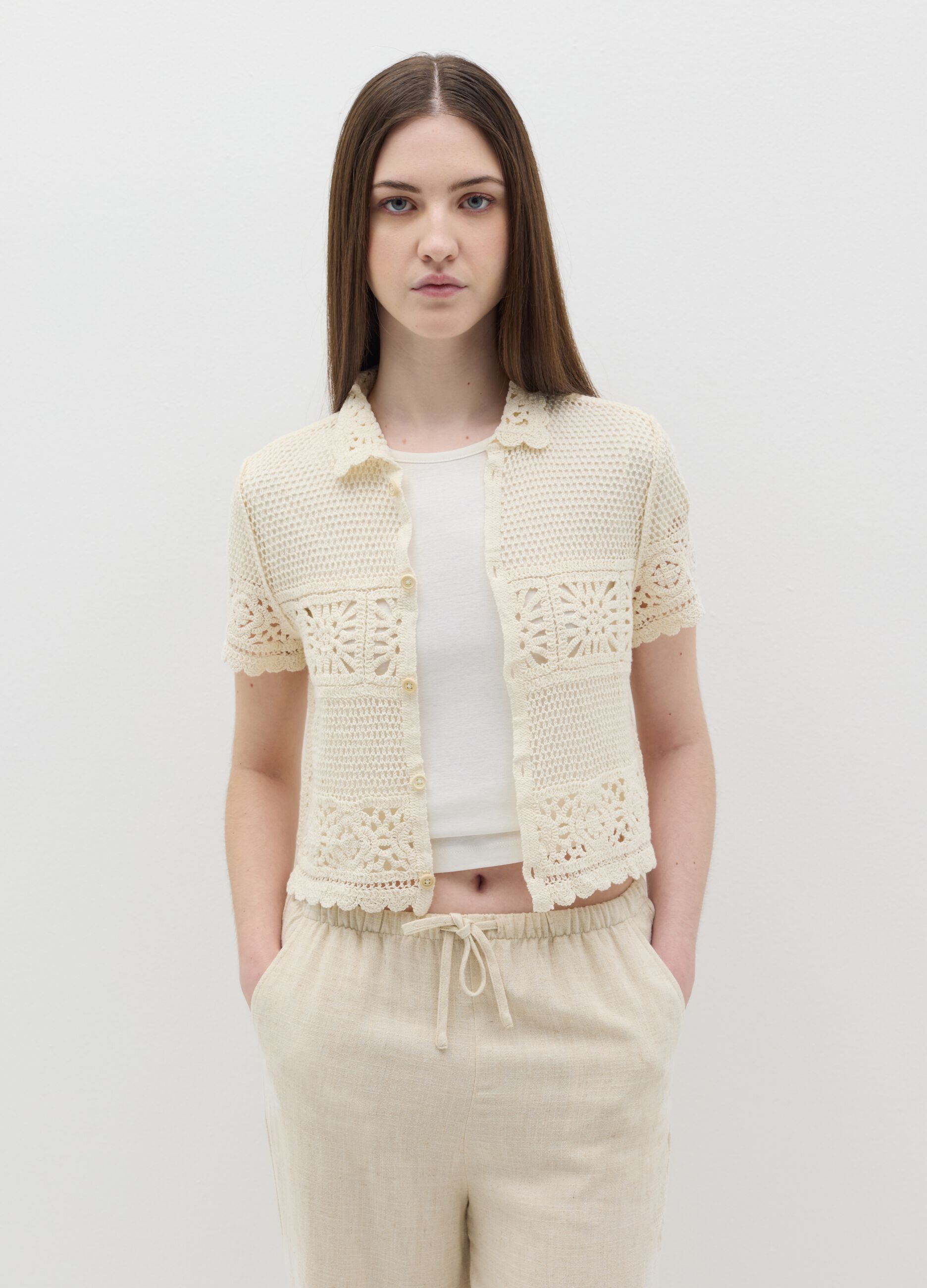 Women’s short, beige regular-fit shirt in cotton blend.