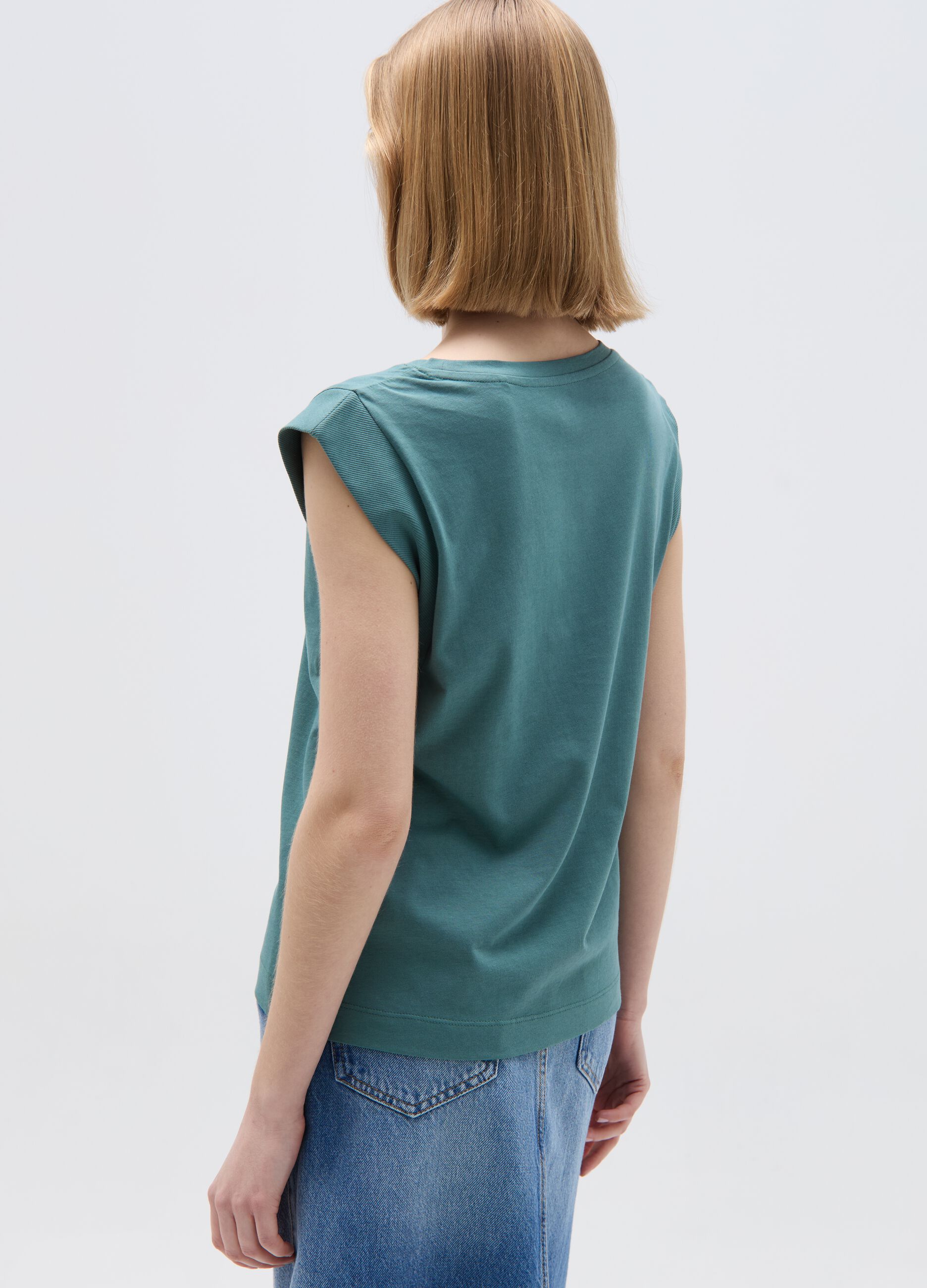 Relaxed-fit sleeveless T-shirt
