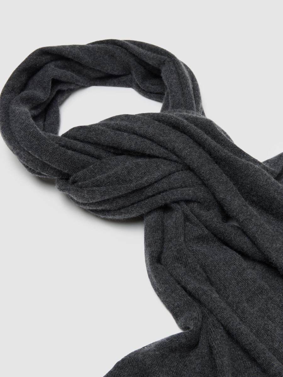 Sciarpa in misto lana e cashmere grigia_1