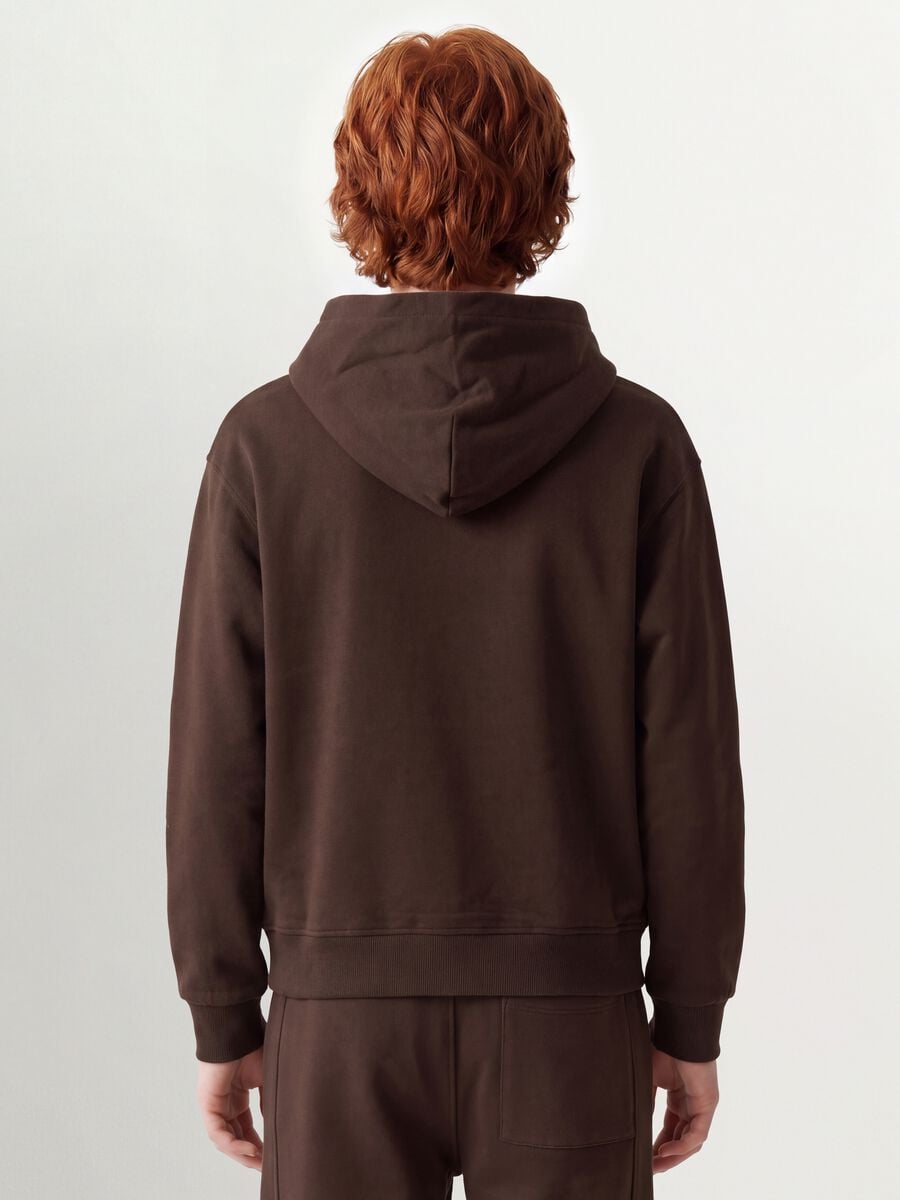 Brown organic cotton hoodie in relaxed fit_3