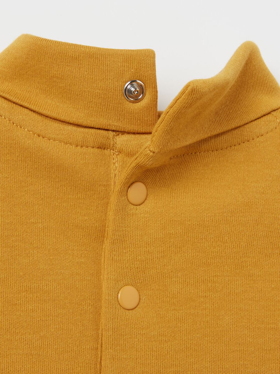 T-shirt with long sleeves and high neck_2