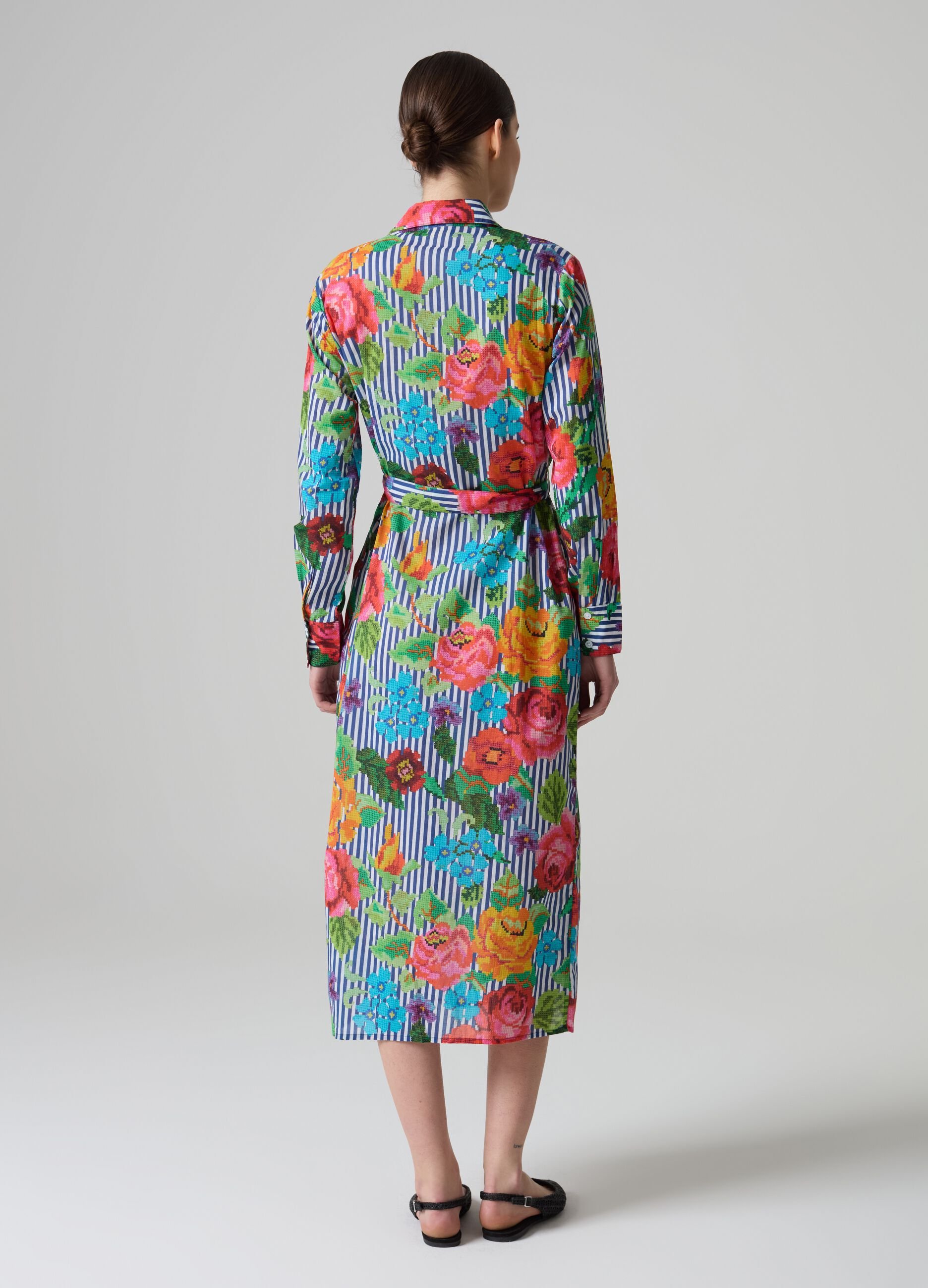 Vestito chemisier a righe con disegno a fiori