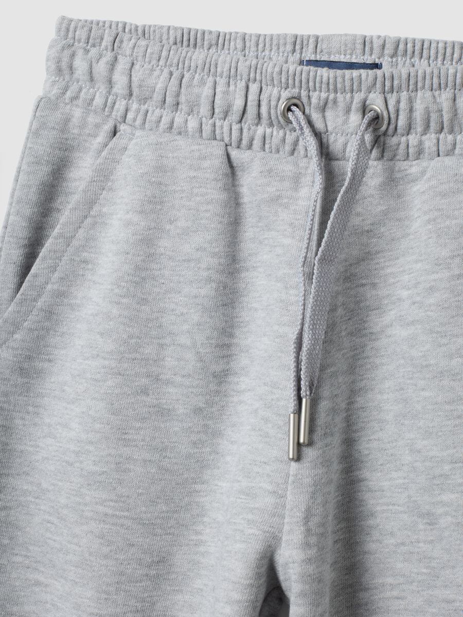 Pantaloni jogger grigi in cotone organico_2