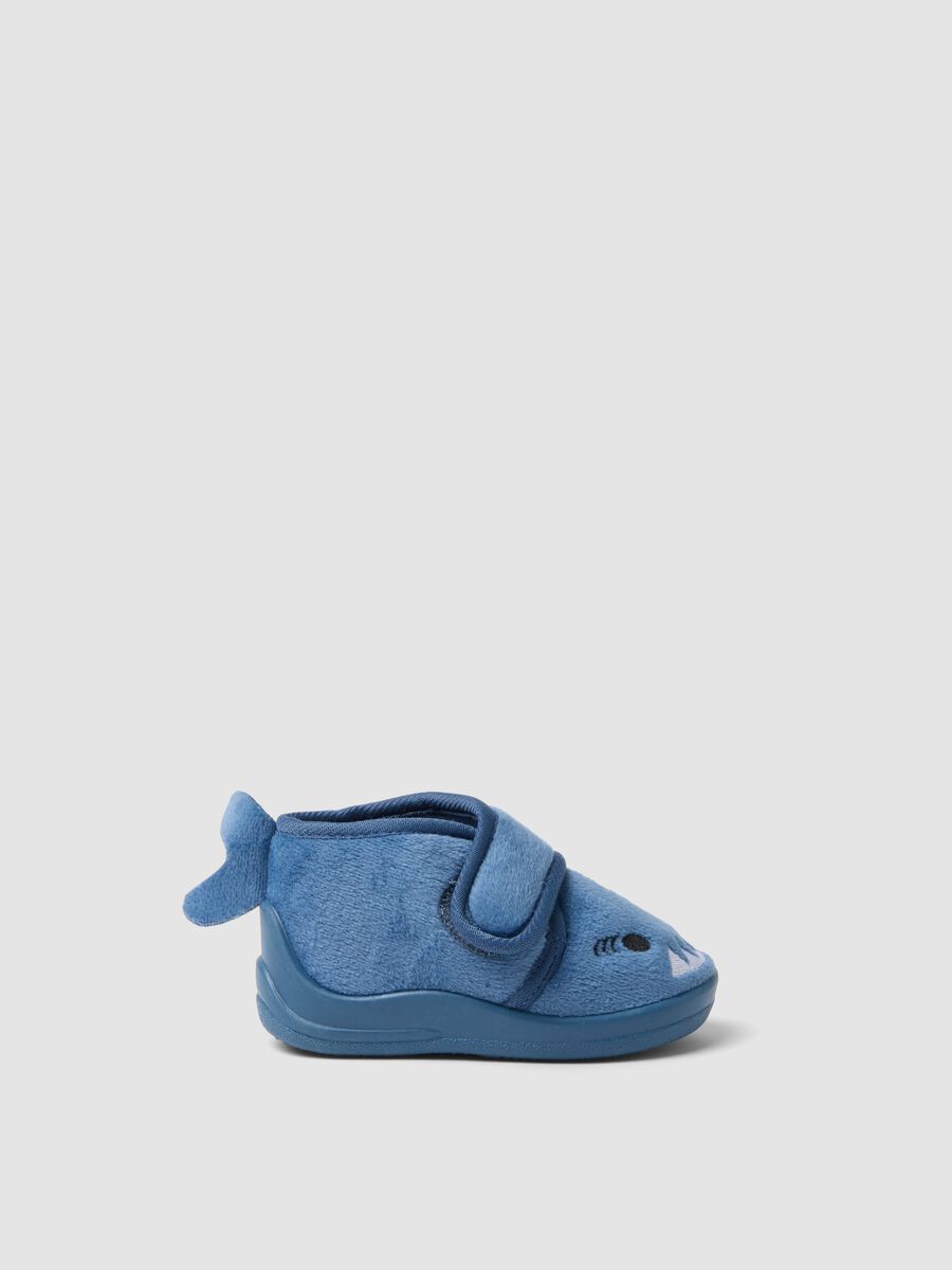 Pantofole blu a squalo con chiusura a strappo_0