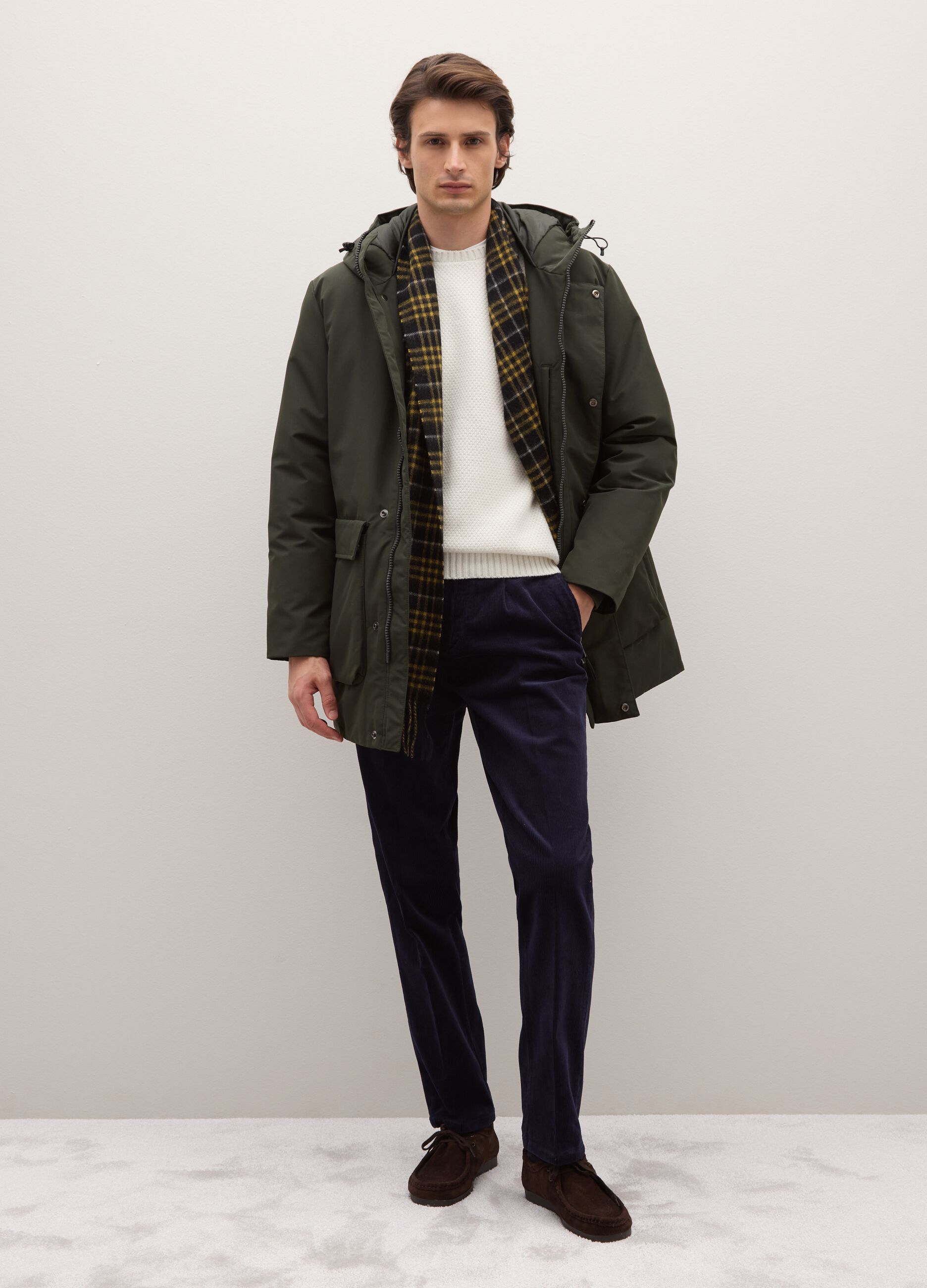 Black padded jacket regular fit with zip and hood