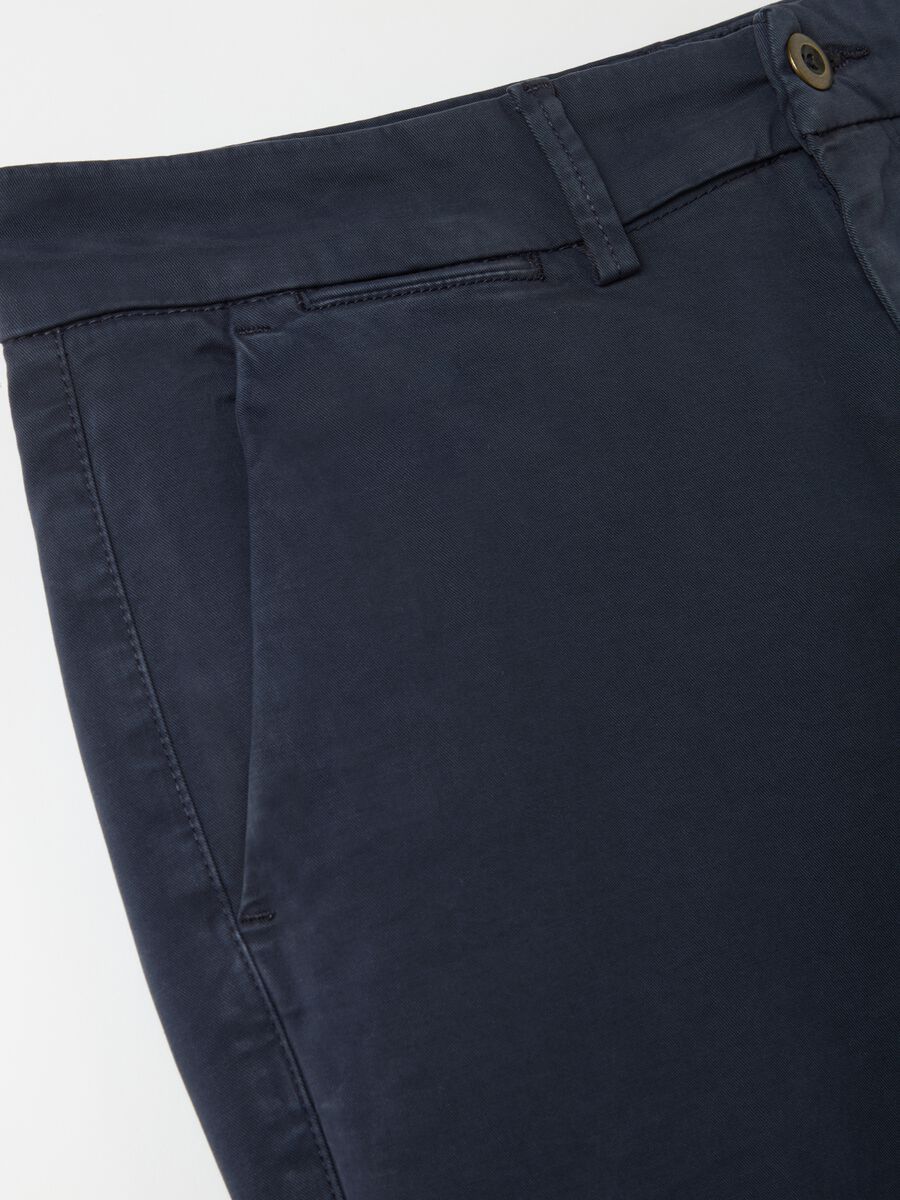 Pantalone chino slim fit in cotone stretch_5