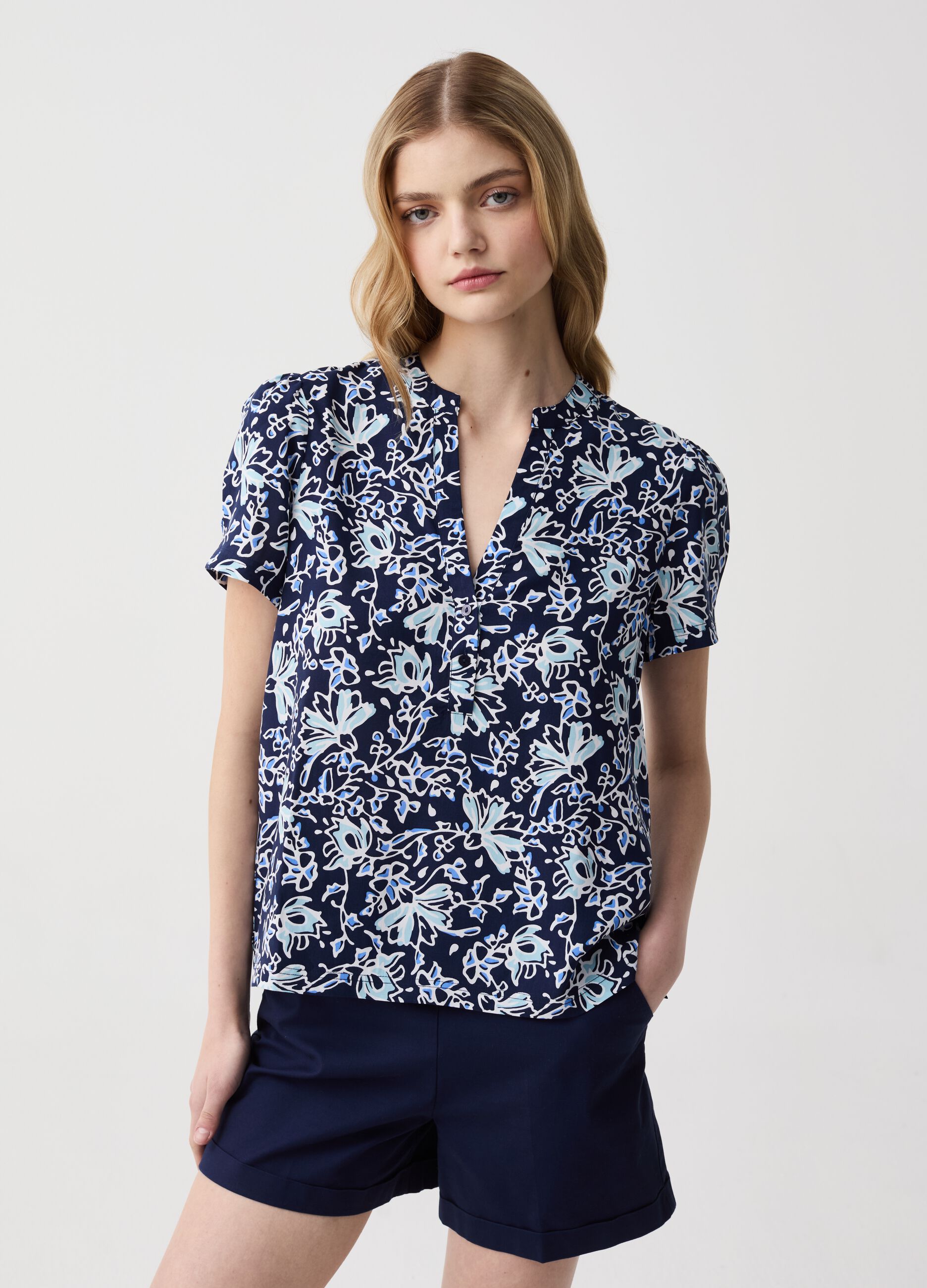 Blusa con maniche corte a palloncino