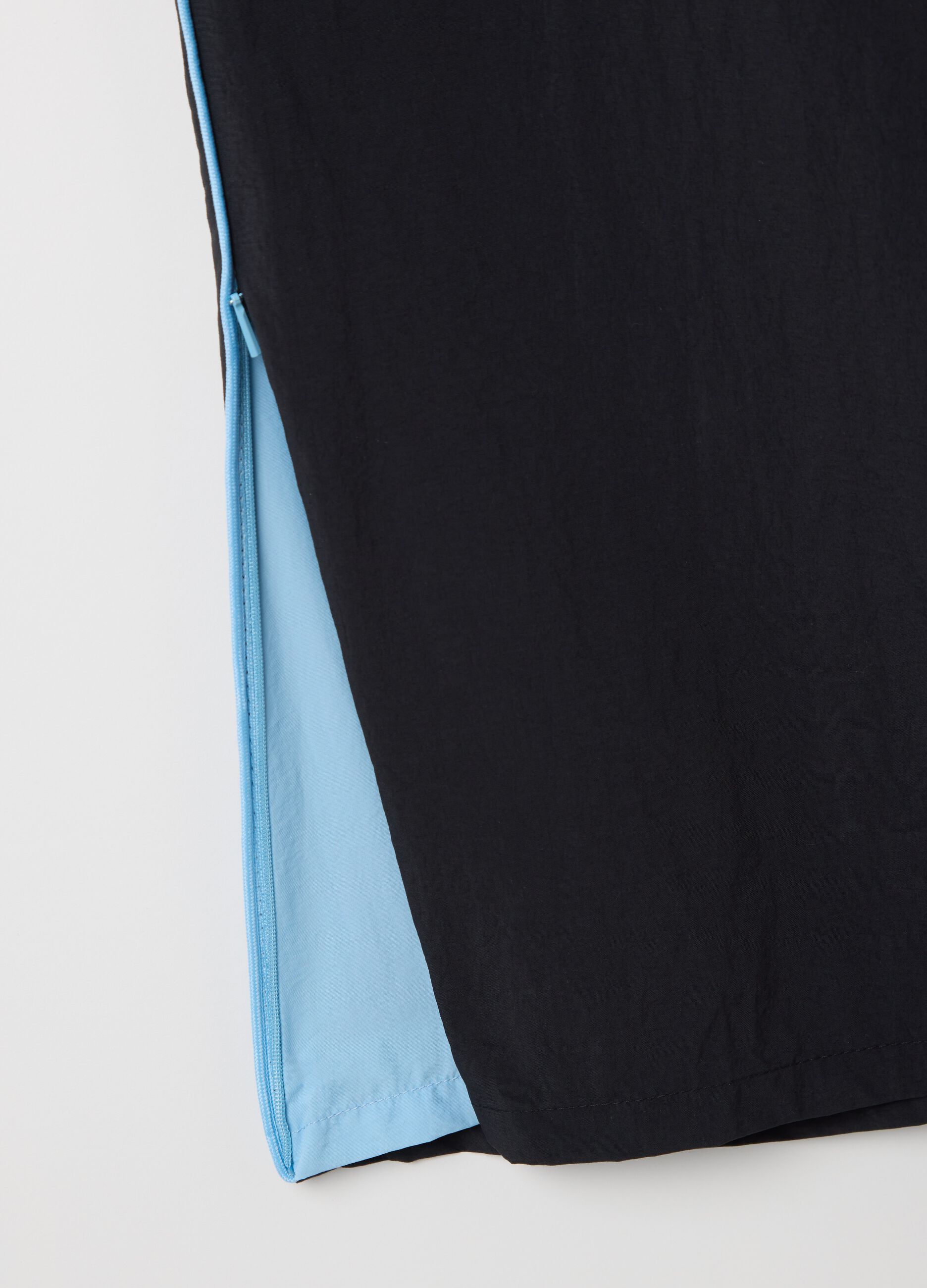 Joggers in nylon con spacchetti e zip nero