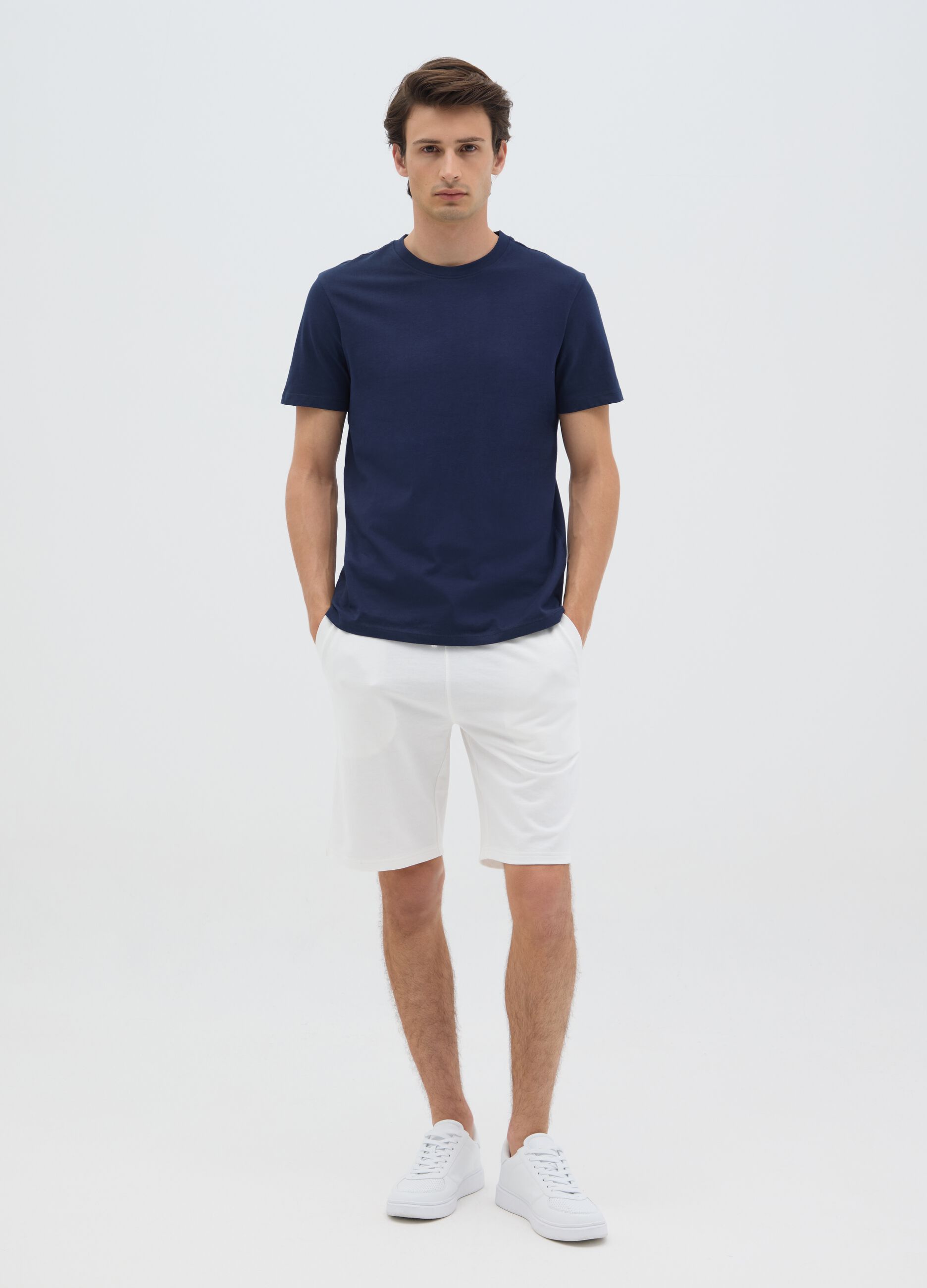 Regular fit white cotton blend men's shorts with back pocket