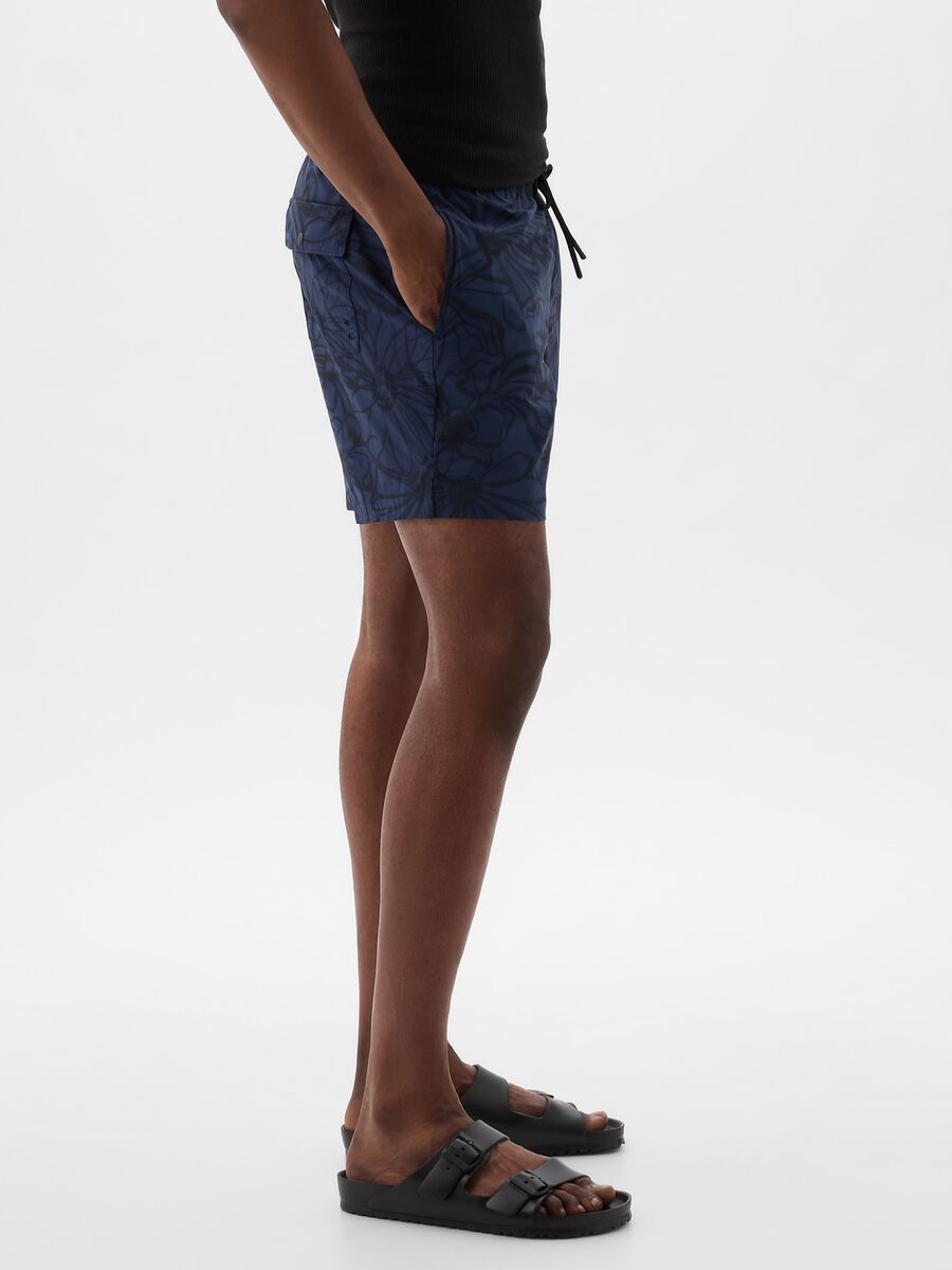 Swimming trunks with pattern and drawstring_1